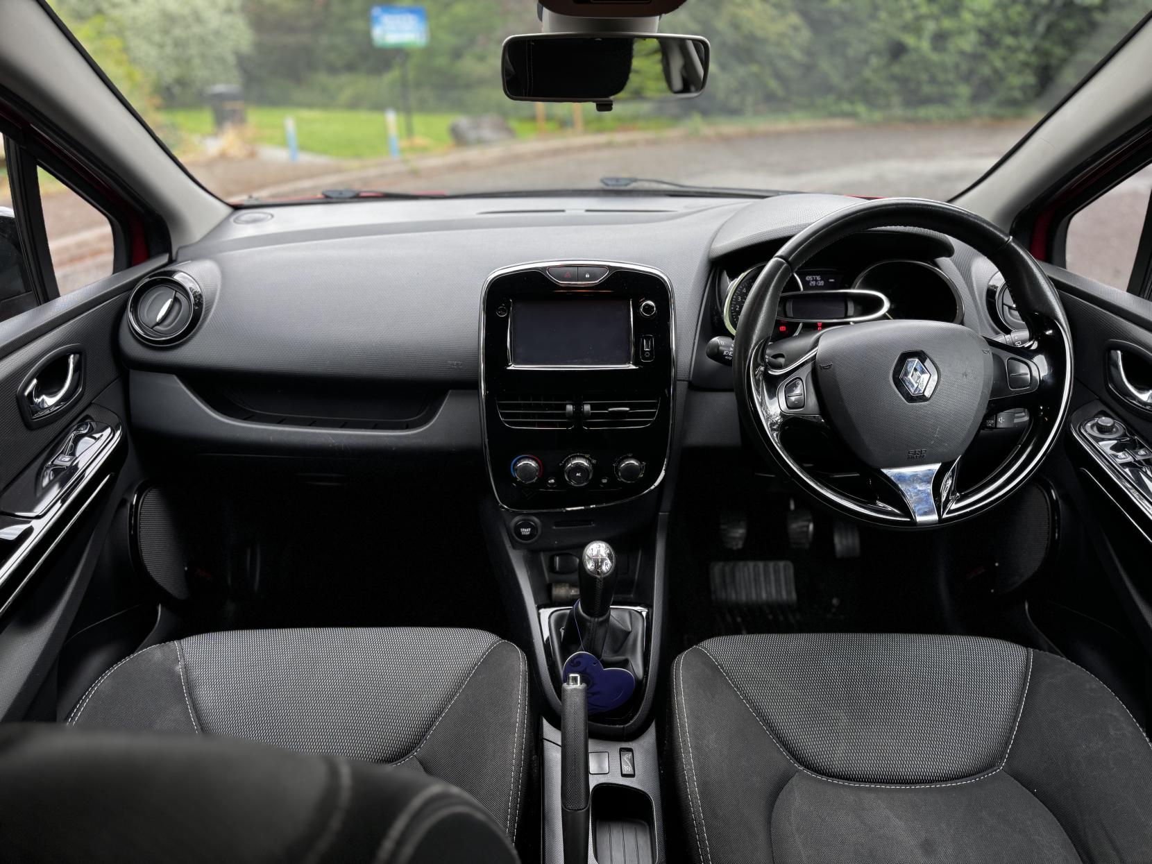 Renault Clio 1.2 16V Dynamique MediaNav Hatchback 5dr Petrol Manual Euro 5 (75 ps)