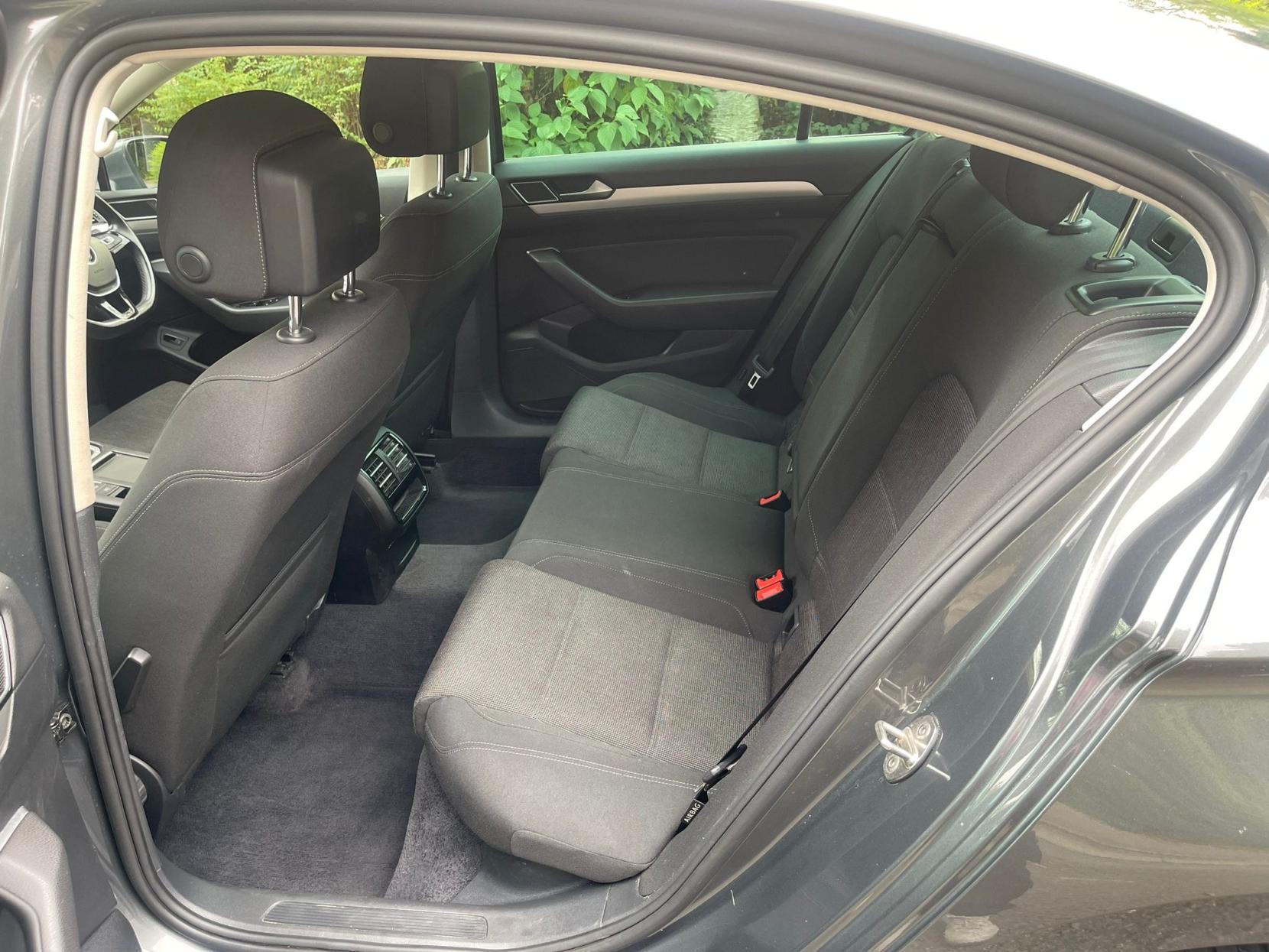 Volkswagen Passat 2.0 TDI BlueMotion Tech SE Business Saloon 4dr Diesel Manual Euro 6 (s/s) (150 ps)
