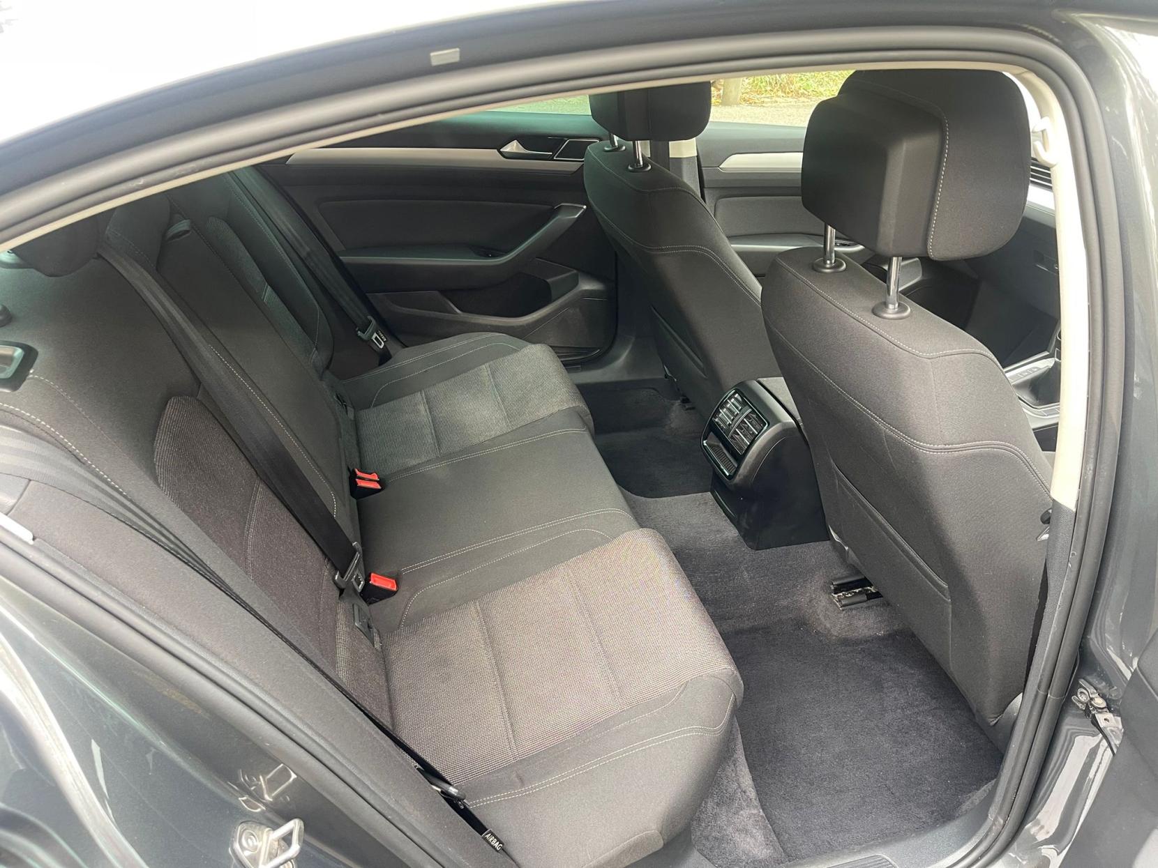 Volkswagen Passat 2.0 TDI BlueMotion Tech SE Business Saloon 4dr Diesel Manual Euro 6 (s/s) (150 ps)