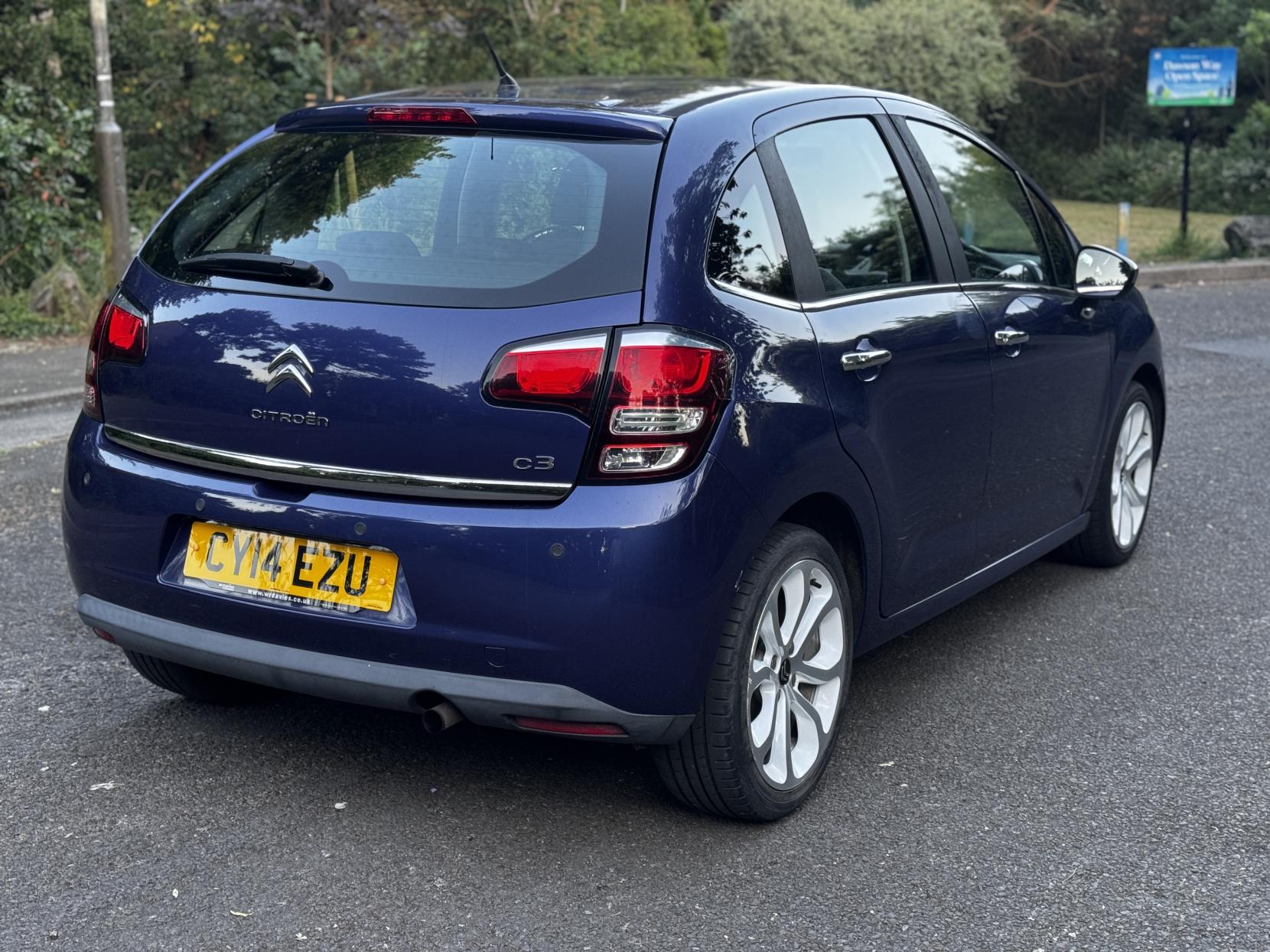 Citroen C3 1.2 VTi Selection Hatchback 5dr Petrol Manual Euro 5 (82 ps)