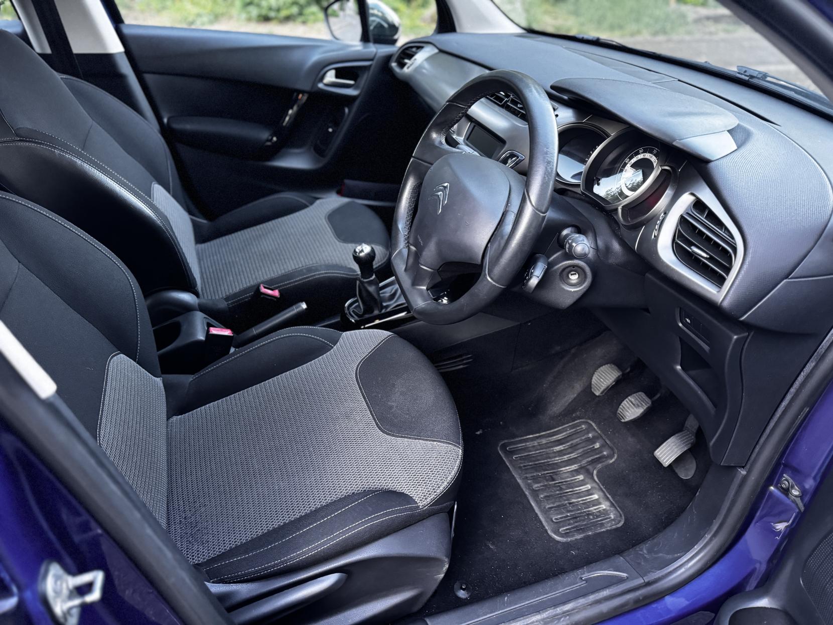 Citroen C3 1.2 VTi Selection Hatchback 5dr Petrol Manual Euro 5 (82 ps)