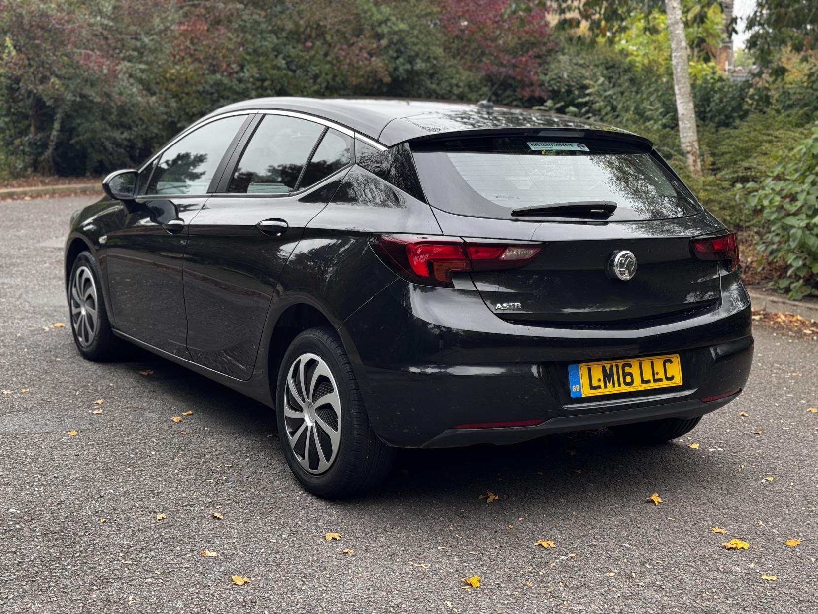 Vauxhall Astra 1.4i Design Hatchback 5dr Petrol Manual Euro 6 (100 ps)