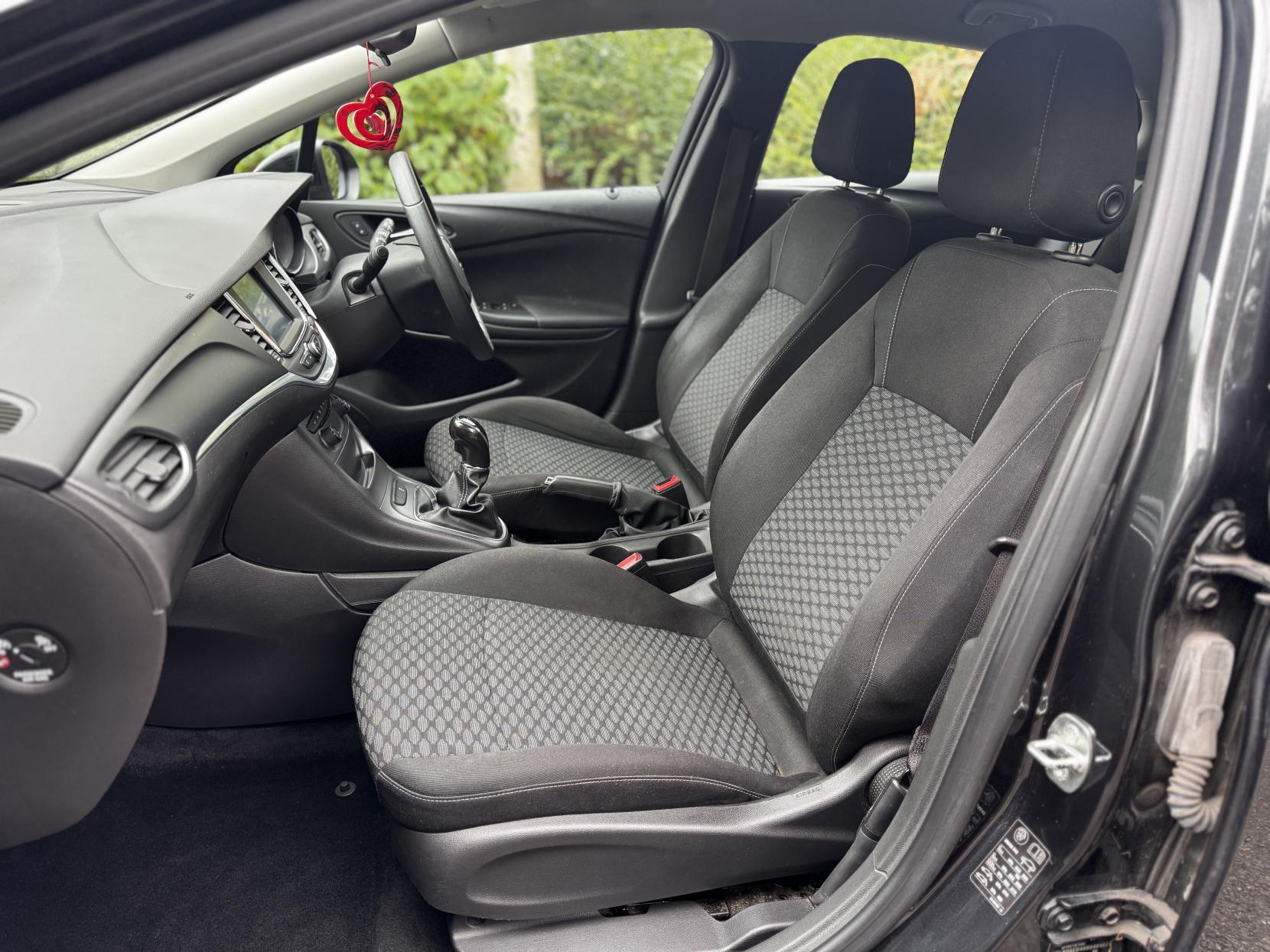 Vauxhall Astra 1.4i Design Hatchback 5dr Petrol Manual Euro 6 (100 ps)