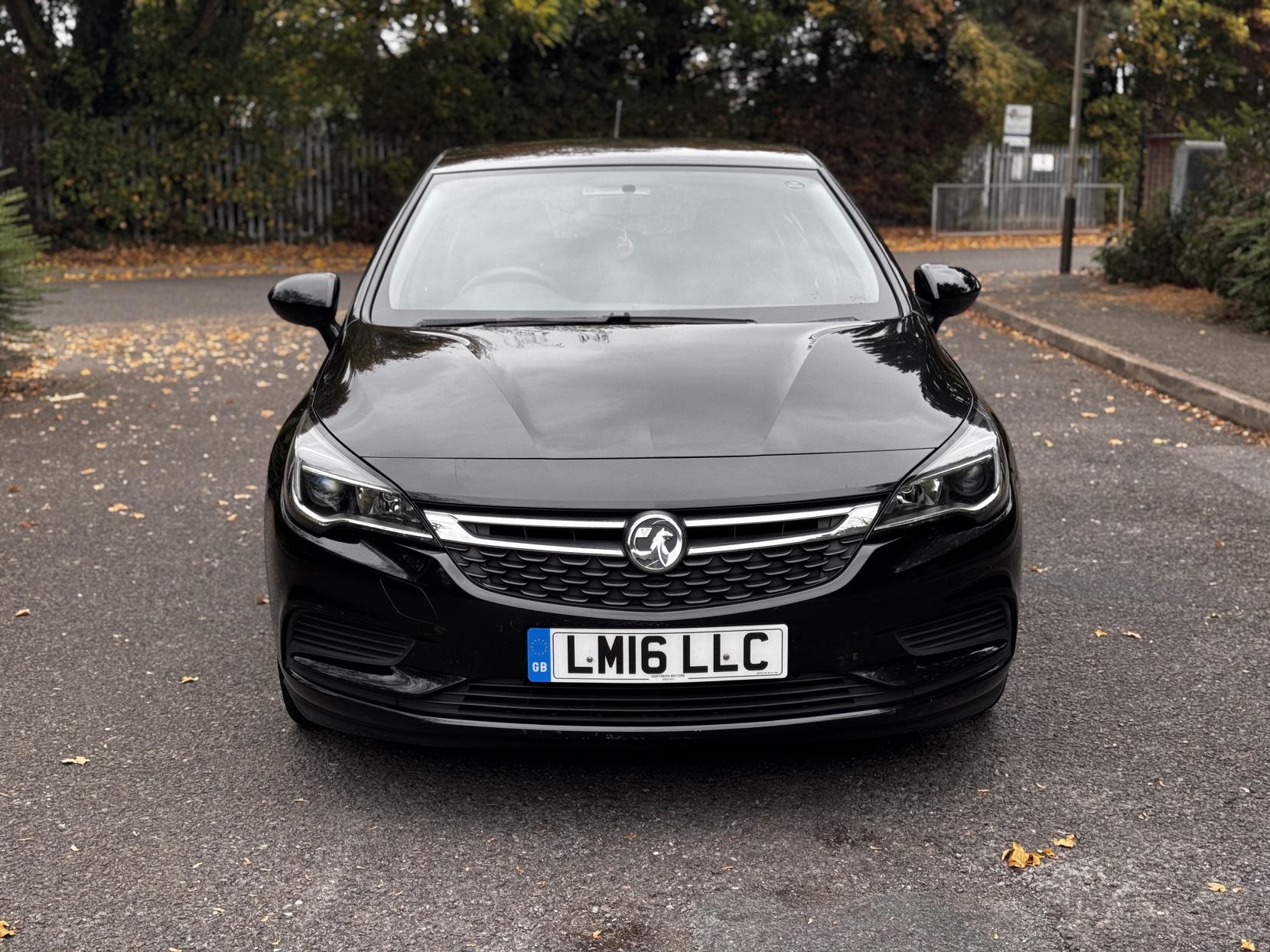 Vauxhall Astra 1.4i Design Hatchback 5dr Petrol Manual Euro 6 (100 ps)