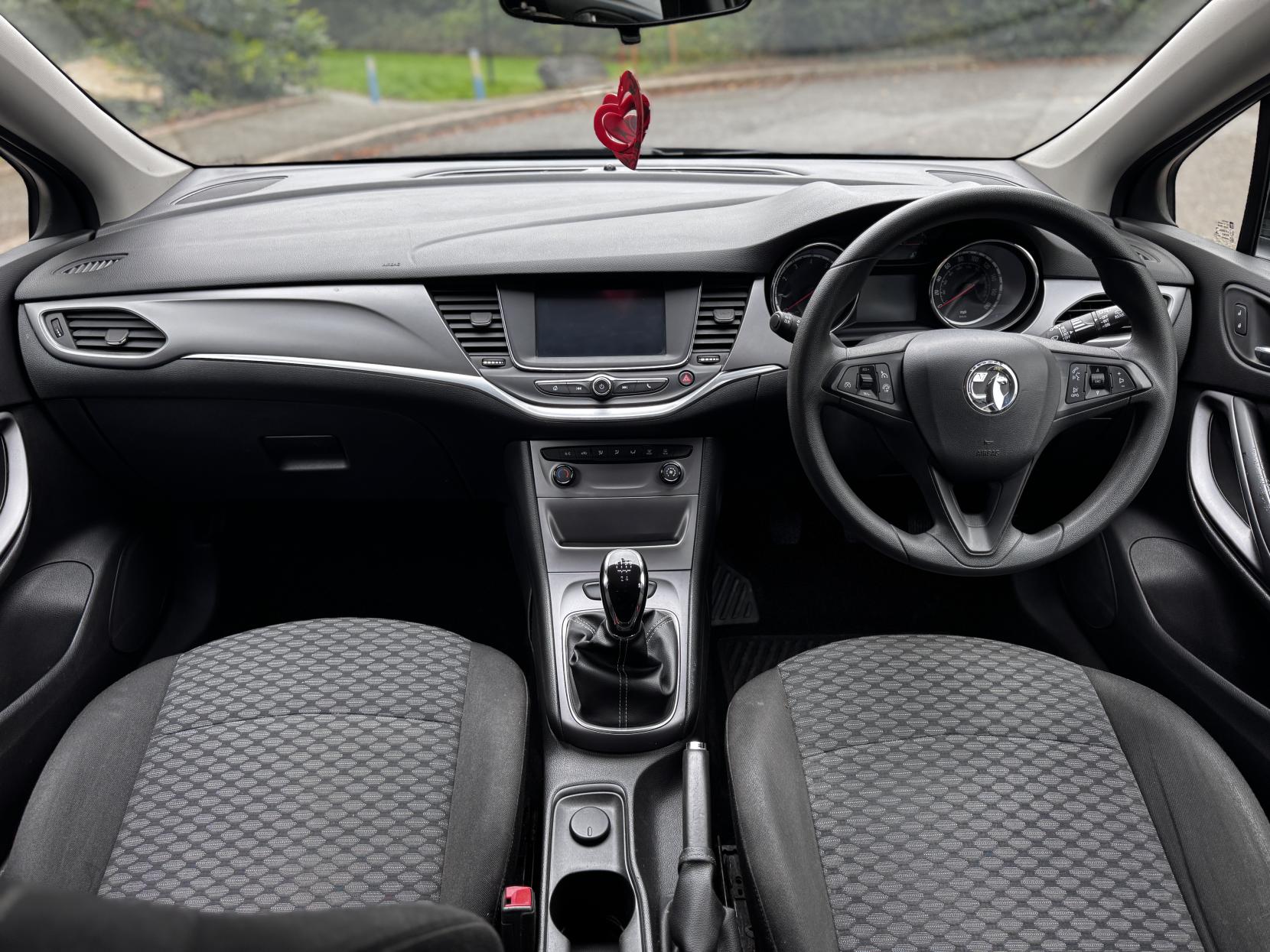Vauxhall Astra 1.4i Design Hatchback 5dr Petrol Manual Euro 6 (100 ps)
