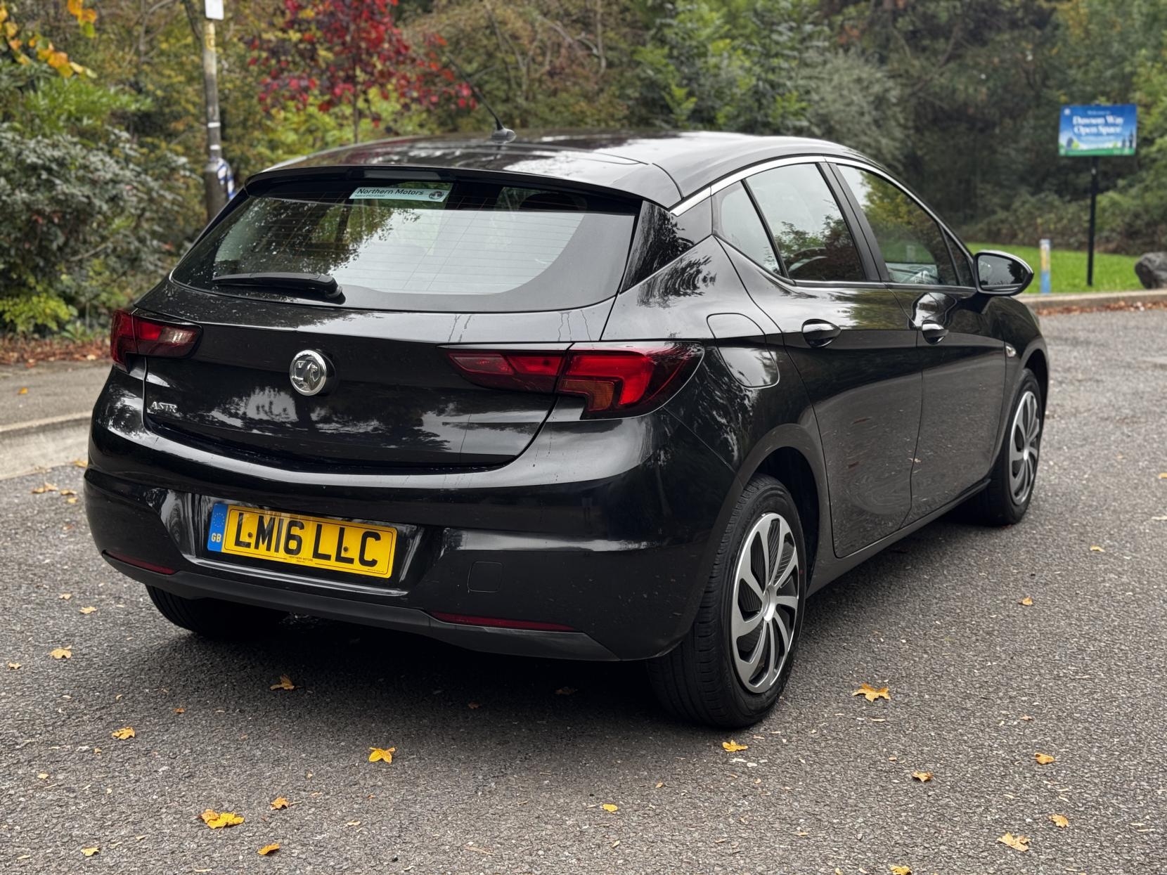 Vauxhall Astra 1.4i Design Hatchback 5dr Petrol Manual Euro 6 (100 ps)