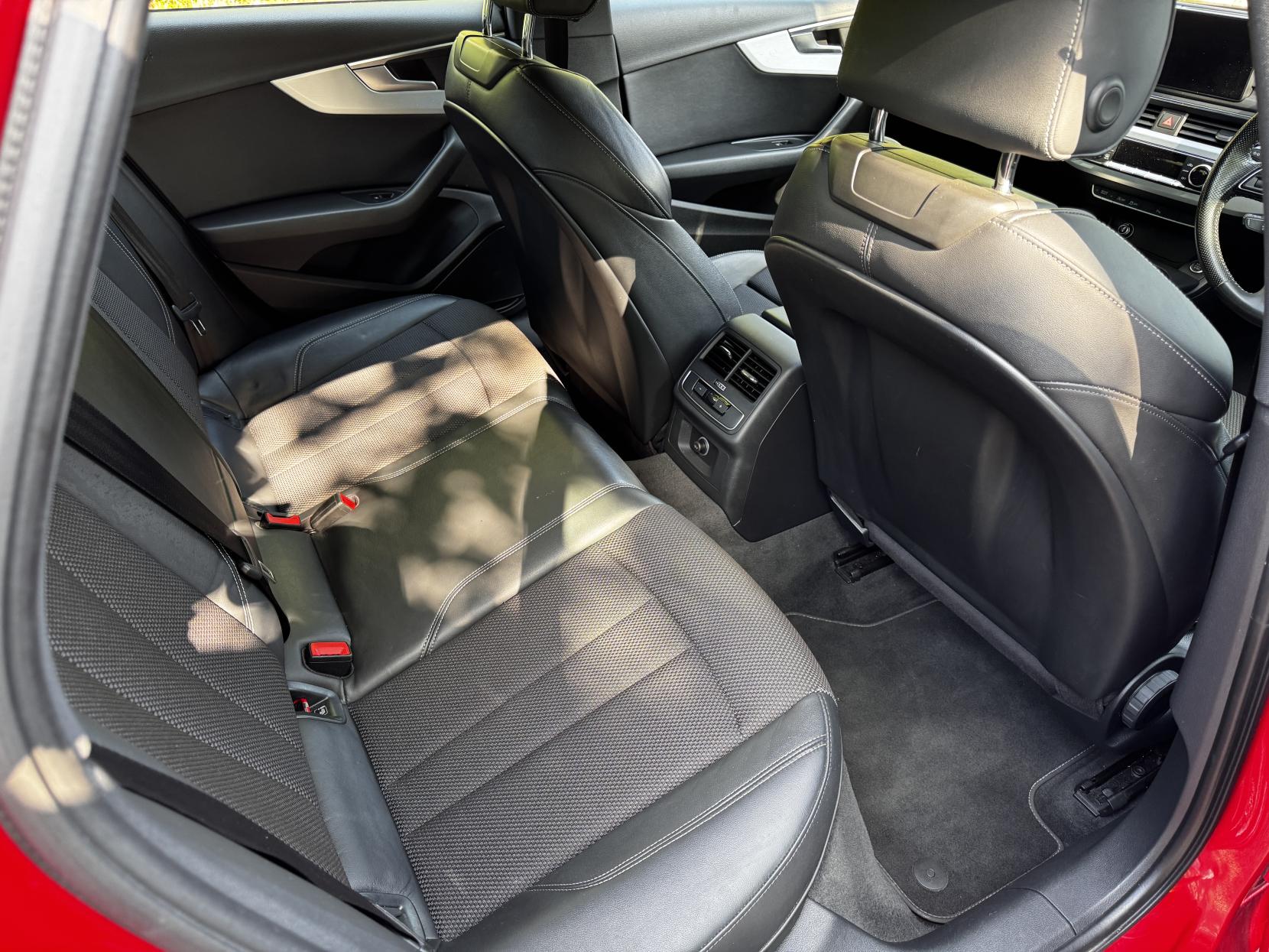Audi A4 2.0 TDI S line Saloon 4dr Diesel S Tronic Euro 6 (s/s) (150 ps)