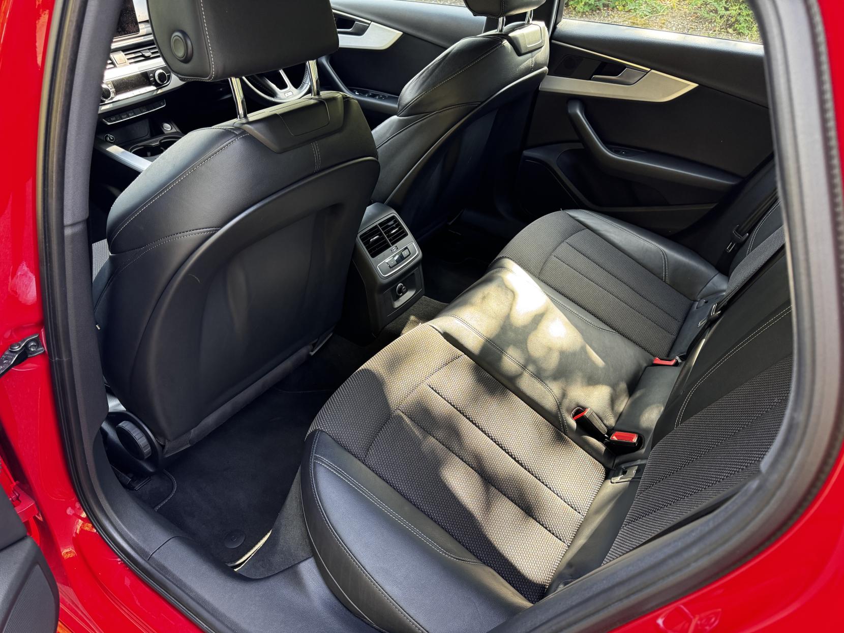 Audi A4 2.0 TDI S line Saloon 4dr Diesel S Tronic Euro 6 (s/s) (150 ps)