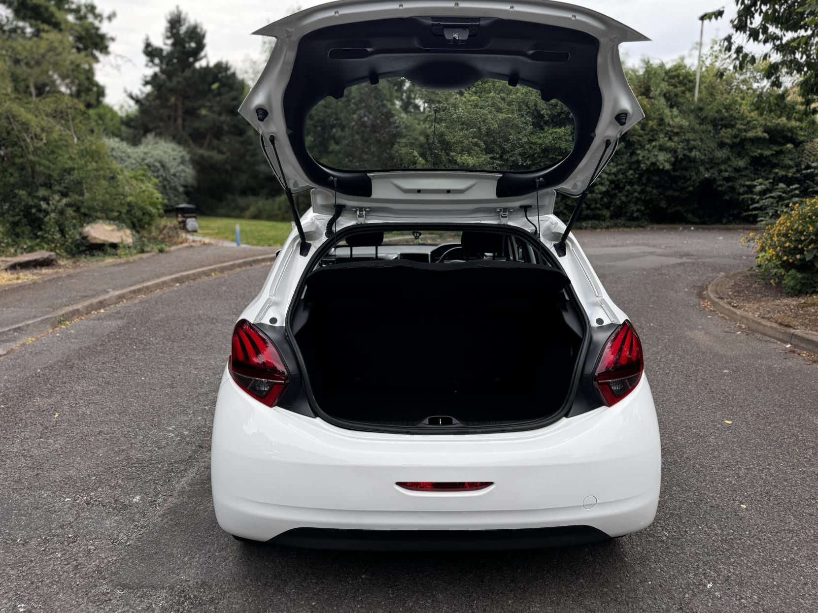 Peugeot 208 1.2 PureTech Active Hatchback 5dr Petrol Manual Euro 6 (82 ps)