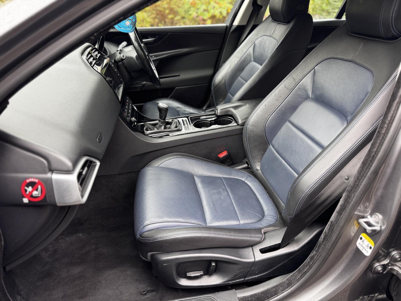 Jaguar XE 2.0d SE Saloon 4dr Diesel Manual Euro 6 (s/s) (163 ps)