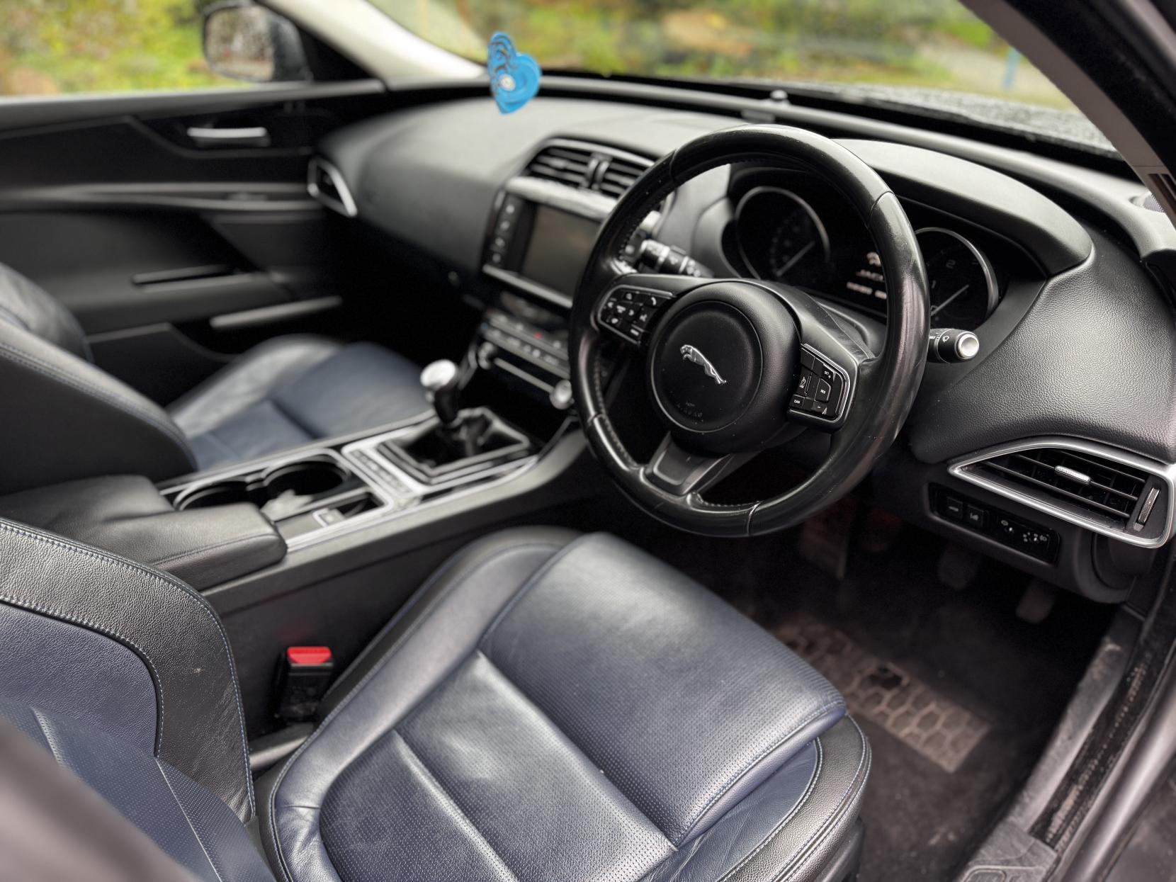 Jaguar XE 2.0d SE Saloon 4dr Diesel Manual Euro 6 (s/s) (163 ps)