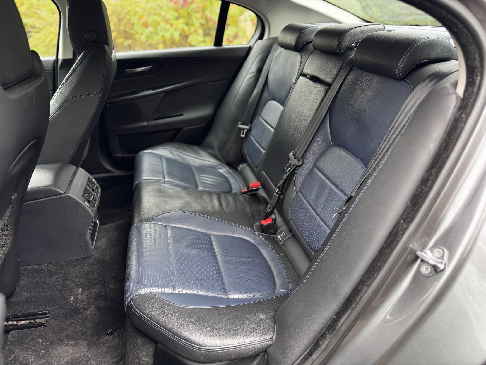 Jaguar XE 2.0d SE Saloon 4dr Diesel Manual Euro 6 (s/s) (163 ps)