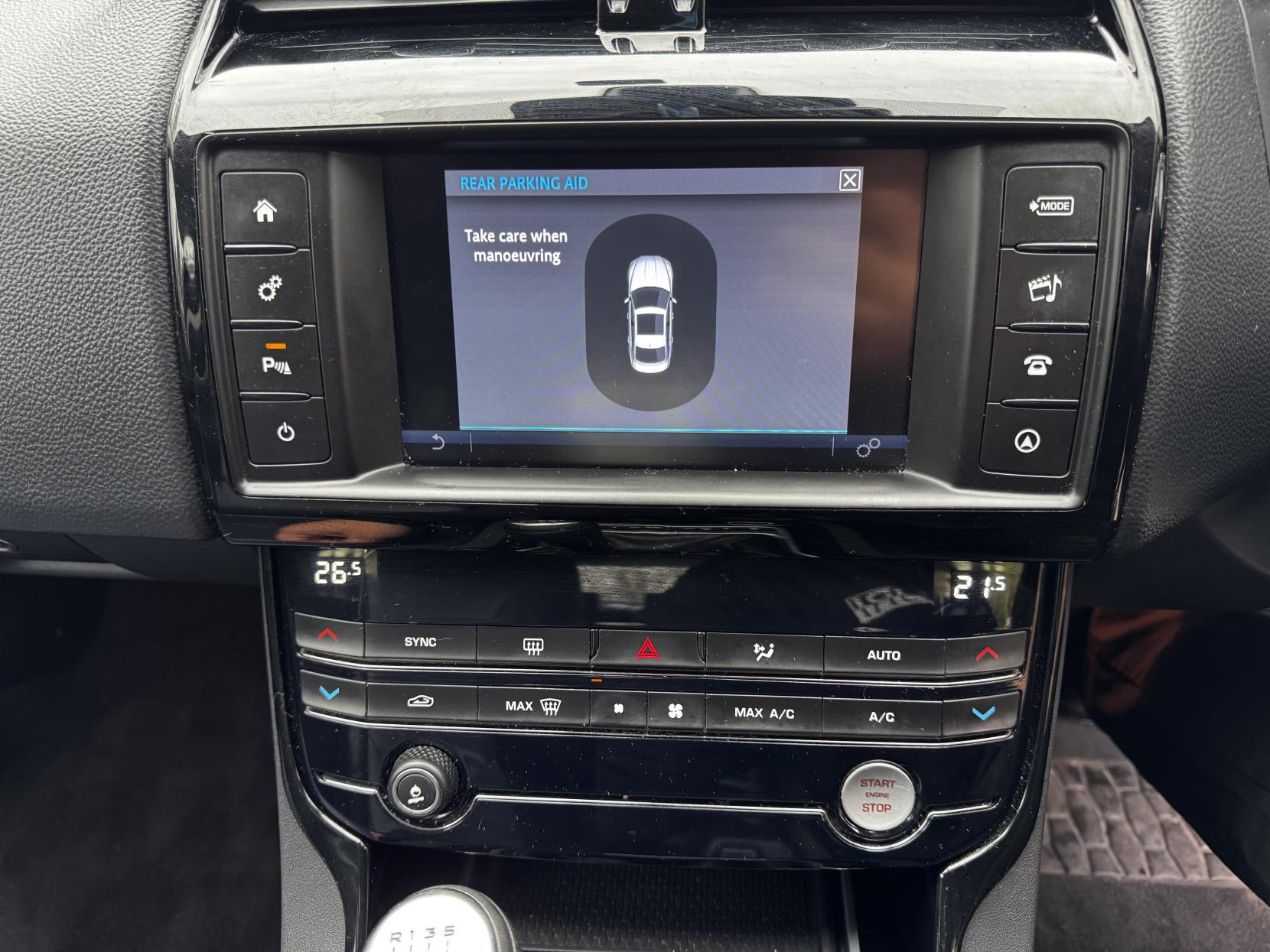 Jaguar XE 2.0d SE Saloon 4dr Diesel Manual Euro 6 (s/s) (163 ps)