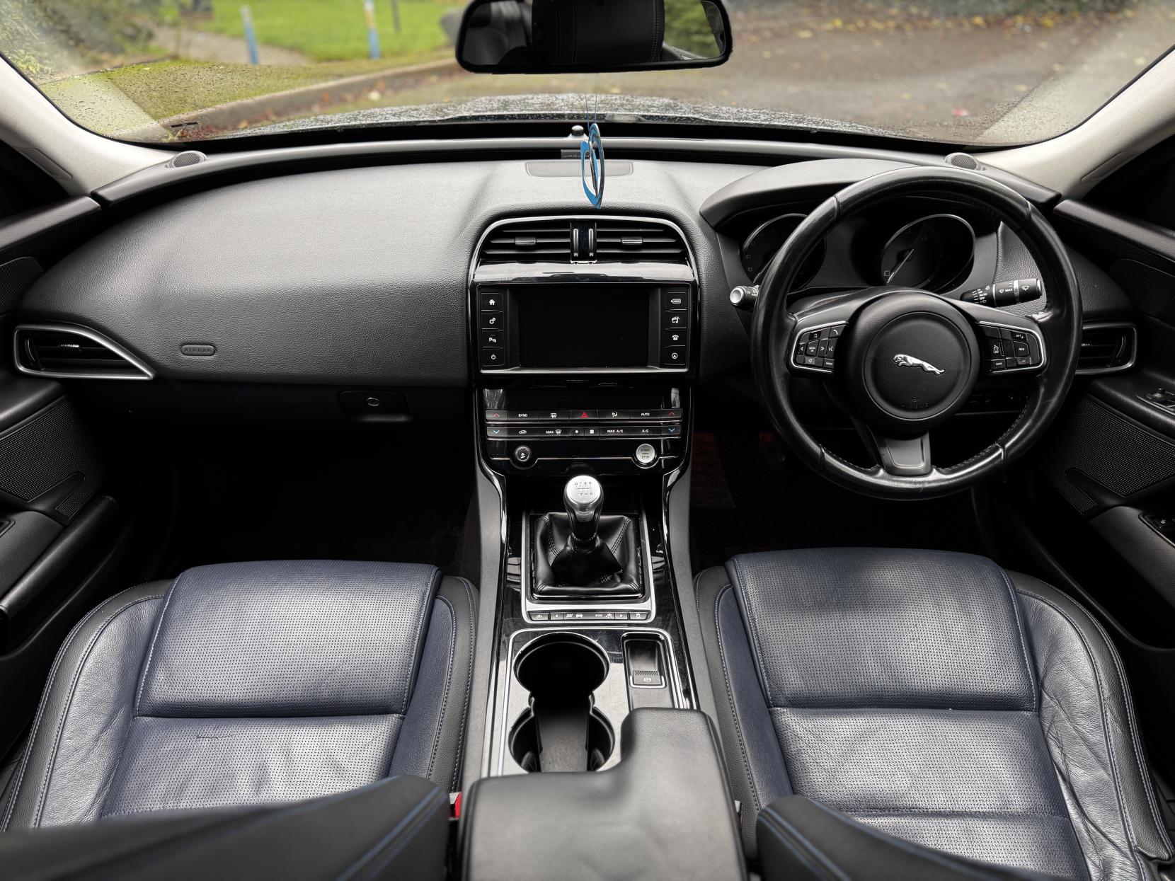 Jaguar XE 2.0d SE Saloon 4dr Diesel Manual Euro 6 (s/s) (163 ps)