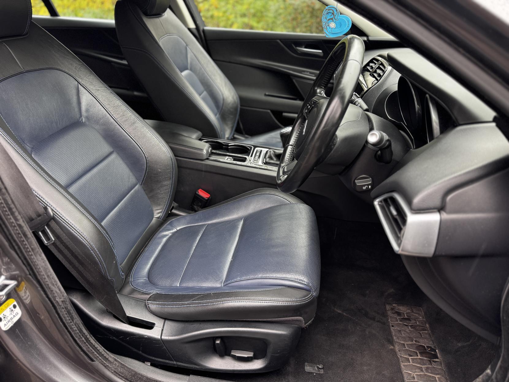 Jaguar XE 2.0d SE Saloon 4dr Diesel Manual Euro 6 (s/s) (163 ps)