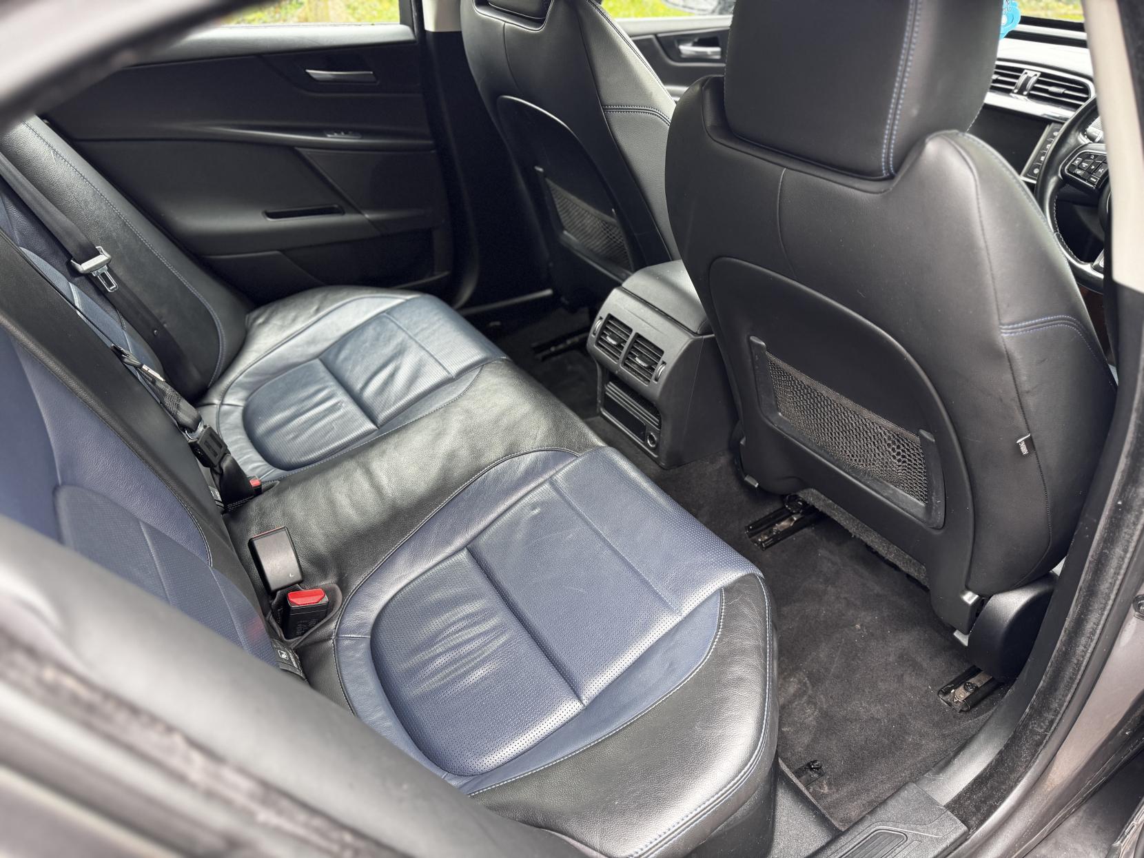 Jaguar XE 2.0d SE Saloon 4dr Diesel Manual Euro 6 (s/s) (163 ps)