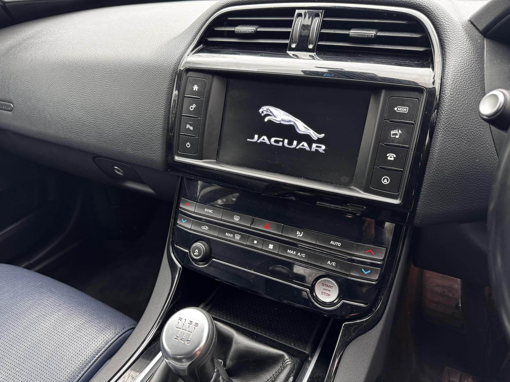 Jaguar XE 2.0d SE Saloon 4dr Diesel Manual Euro 6 (s/s) (163 ps)