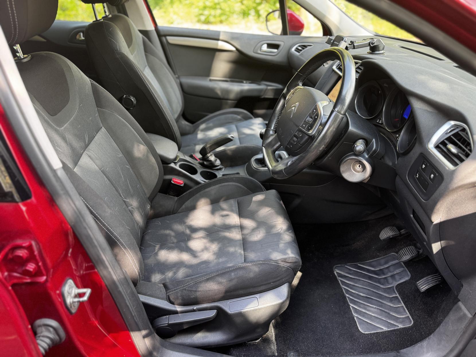 Citroen C4 1.6 HDi 16V VTR+ Hatchback 5dr Diesel Manual Euro 5 (90 ps)