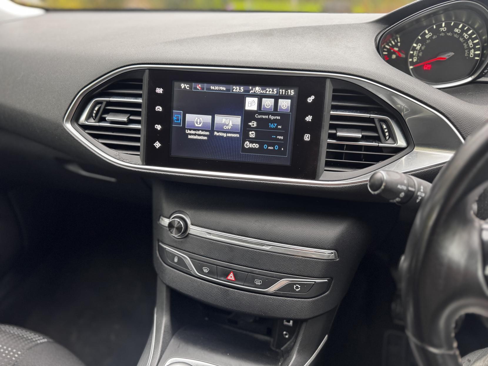 Peugeot 308 1.2 PureTech Allure Hatchback 5dr Petrol Manual Euro 6 (s/s) (130 ps)