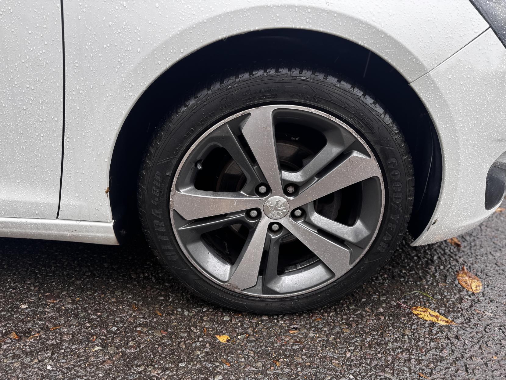 Peugeot 308 1.2 PureTech Allure Hatchback 5dr Petrol Manual Euro 6 (s/s) (130 ps)