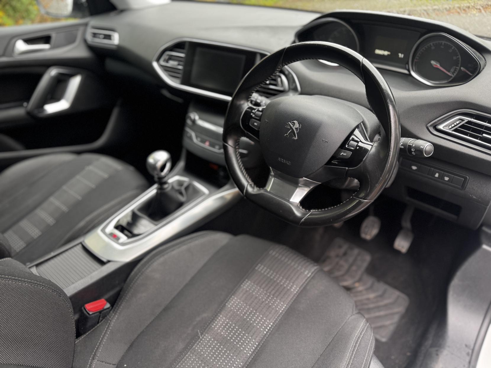 Peugeot 308 1.2 PureTech Allure Hatchback 5dr Petrol Manual Euro 6 (s/s) (130 ps)