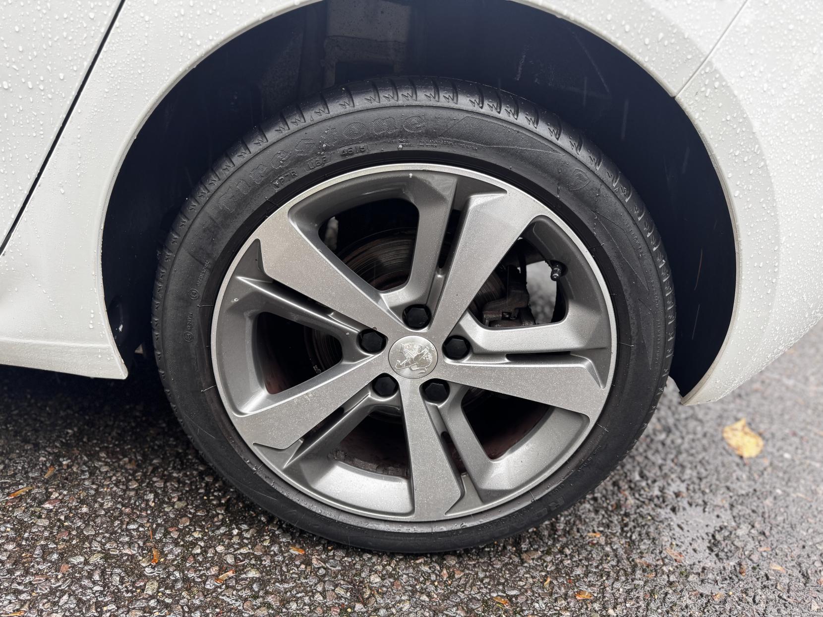 Peugeot 308 1.2 PureTech Allure Hatchback 5dr Petrol Manual Euro 6 (s/s) (130 ps)