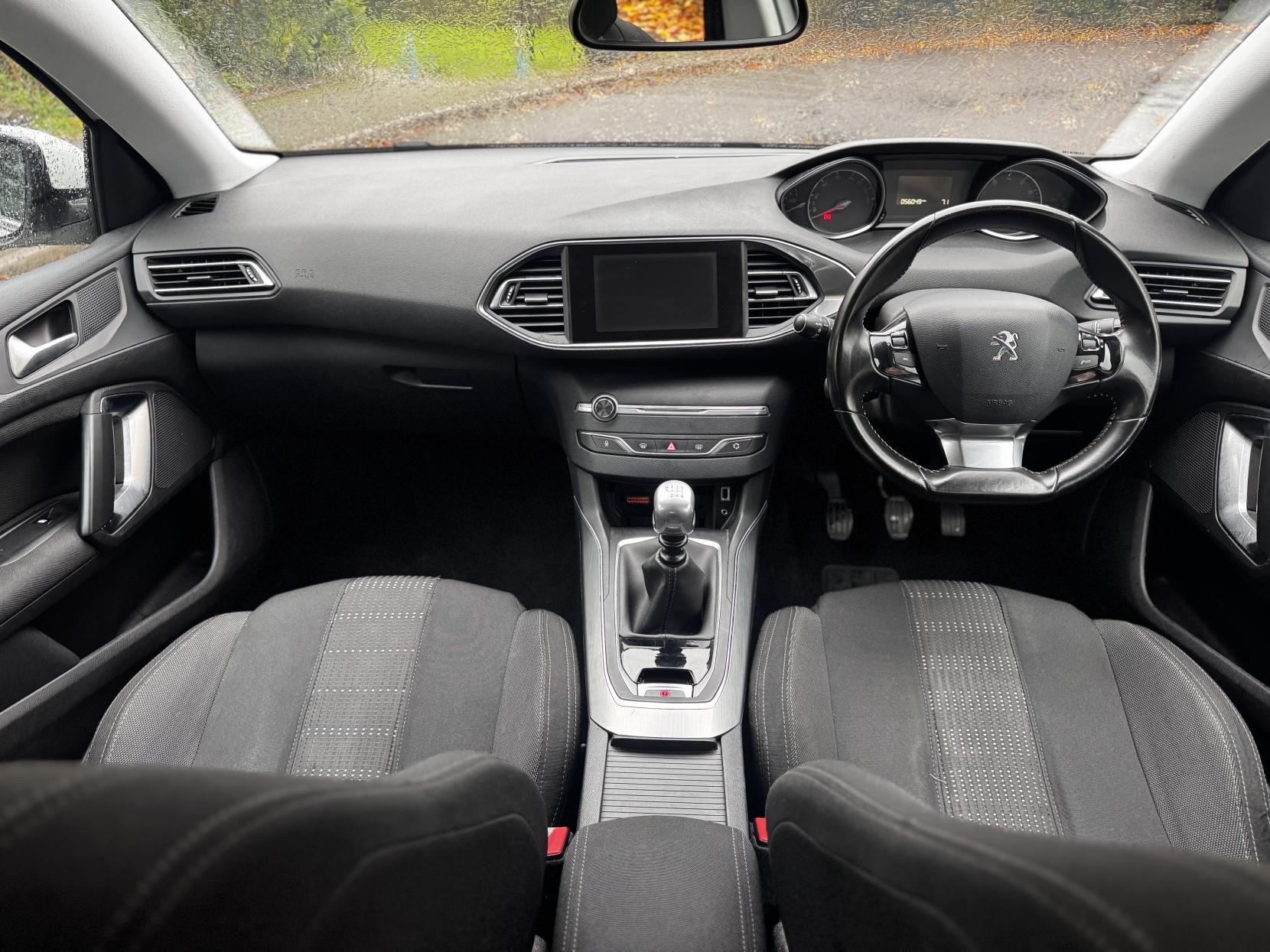 Peugeot 308 1.2 PureTech Allure Hatchback 5dr Petrol Manual Euro 6 (s/s) (130 ps)