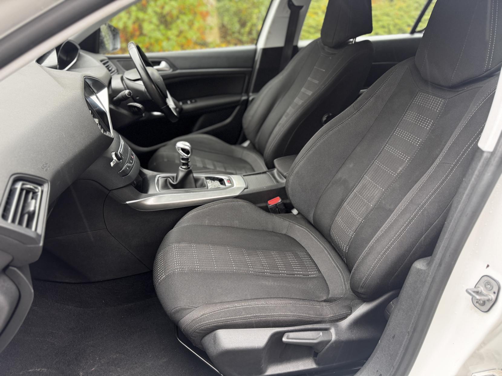 Peugeot 308 1.2 PureTech Allure Hatchback 5dr Petrol Manual Euro 6 (s/s) (130 ps)