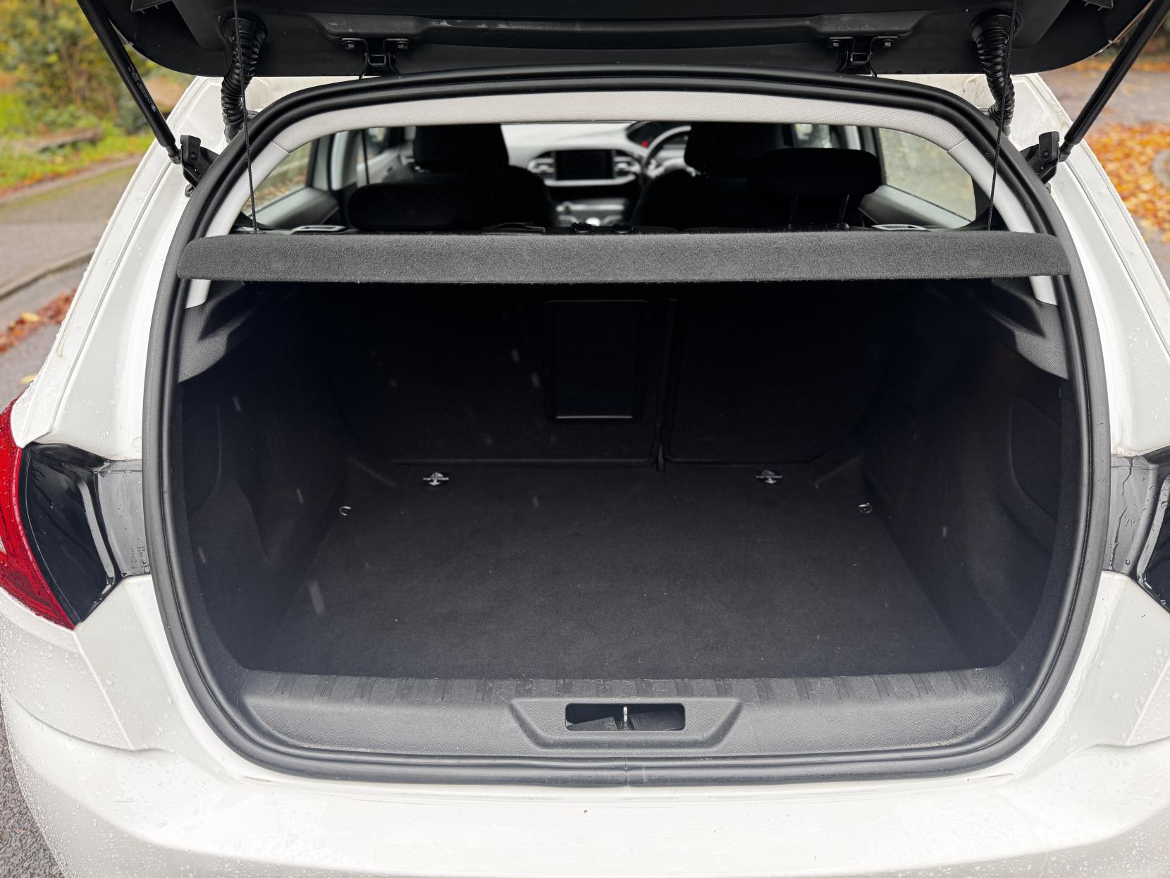 Peugeot 308 1.2 PureTech Allure Hatchback 5dr Petrol Manual Euro 6 (s/s) (130 ps)