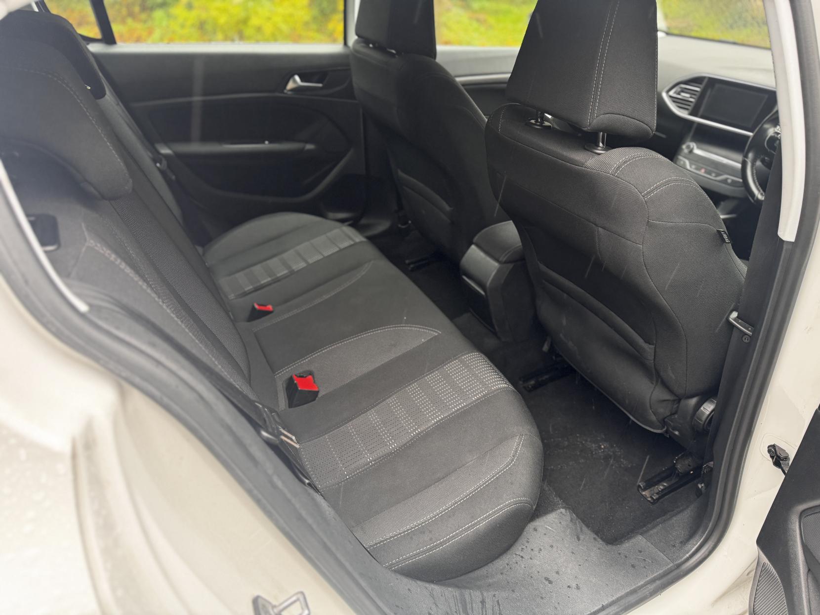 Peugeot 308 1.2 PureTech Allure Hatchback 5dr Petrol Manual Euro 6 (s/s) (130 ps)