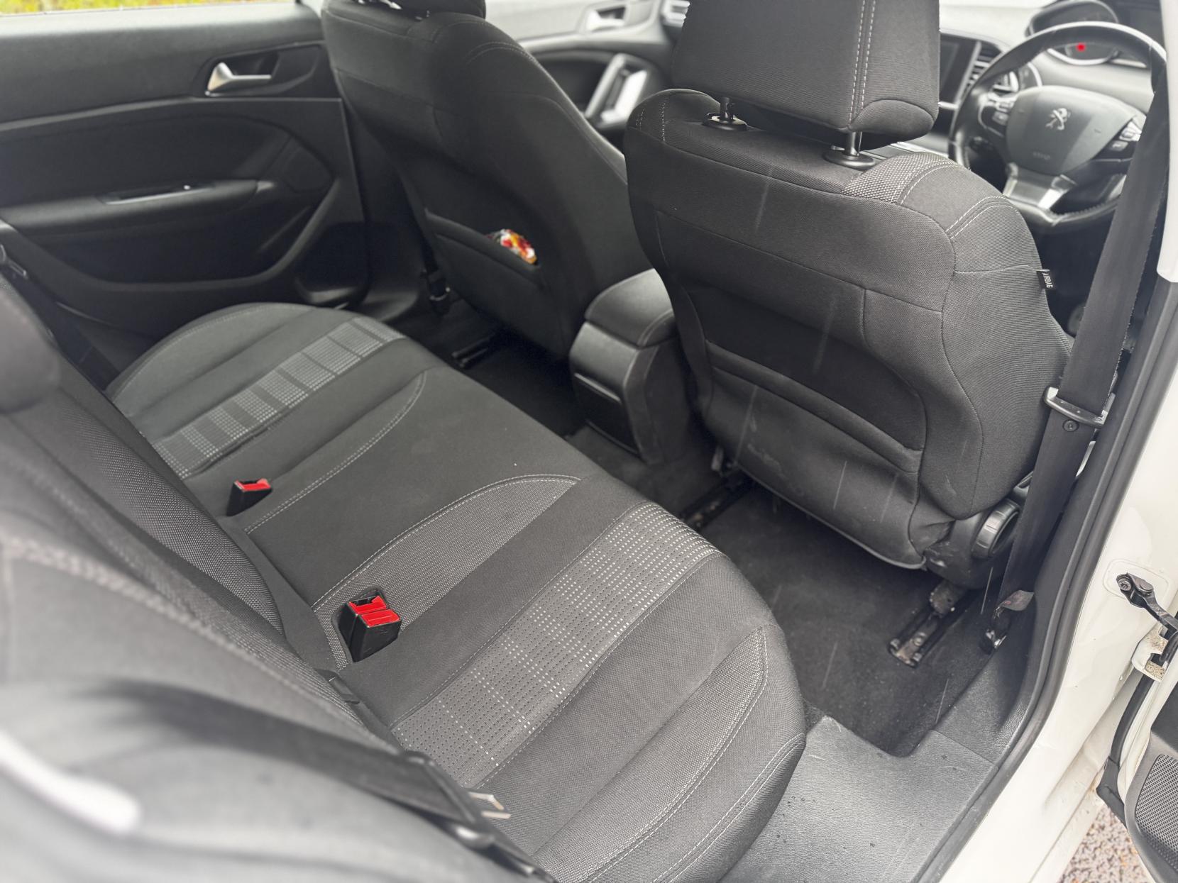 Peugeot 308 1.2 PureTech Allure Hatchback 5dr Petrol Manual Euro 6 (s/s) (130 ps)