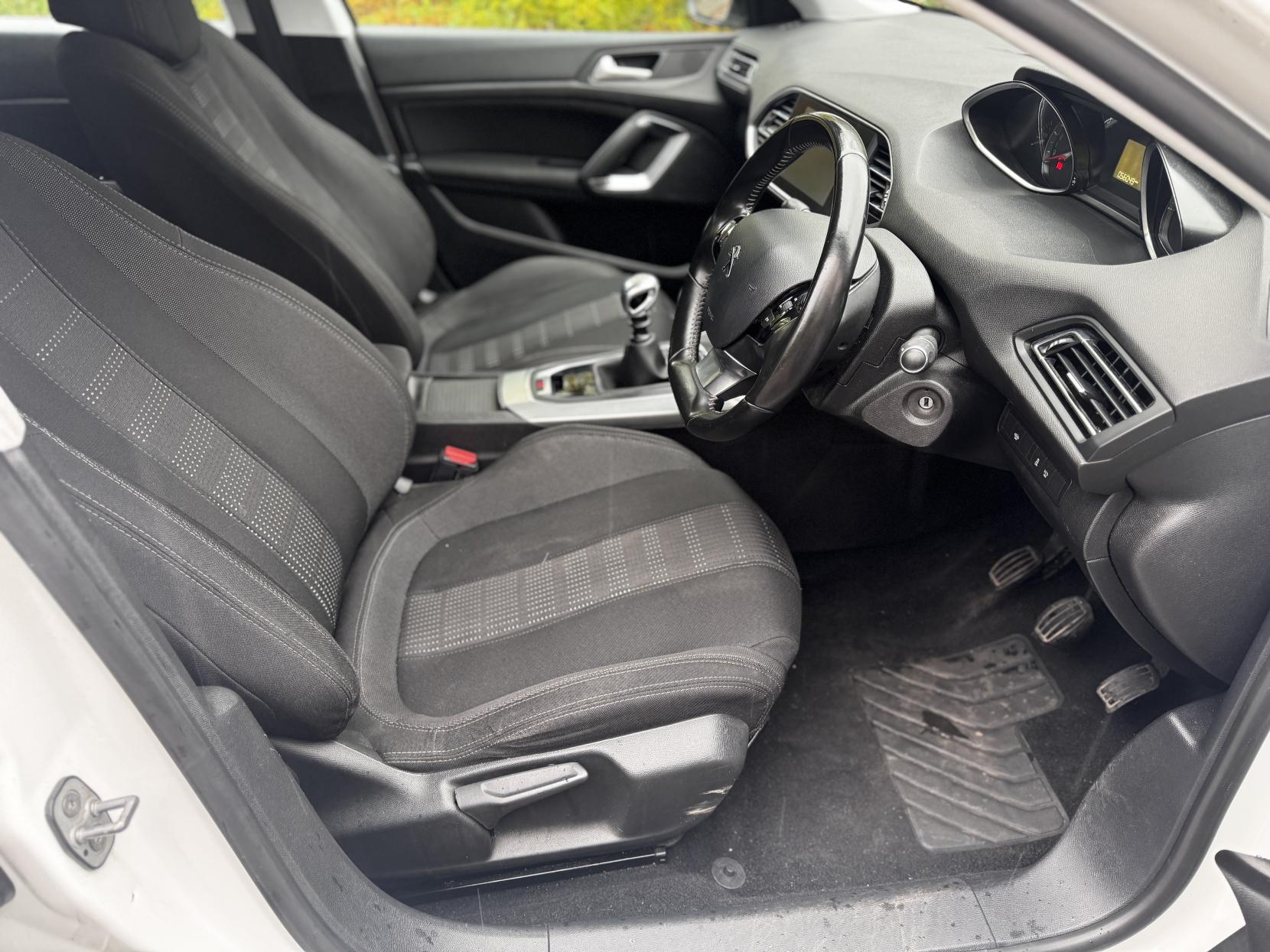 Peugeot 308 1.2 PureTech Allure Hatchback 5dr Petrol Manual Euro 6 (s/s) (130 ps)