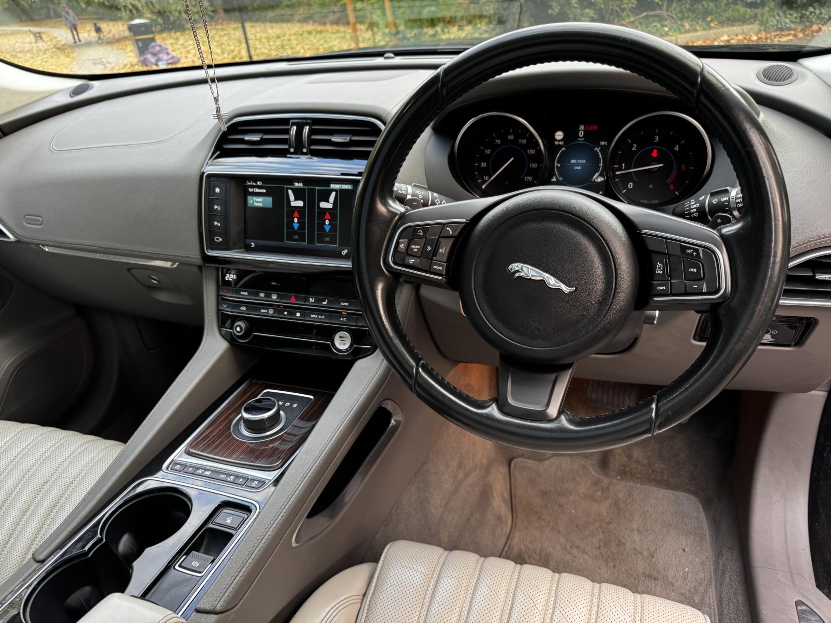 Jaguar F-PACE 2.0 D180 Portfolio SUV 5dr Diesel Auto AWD Euro 6 (s/s) (180 ps)