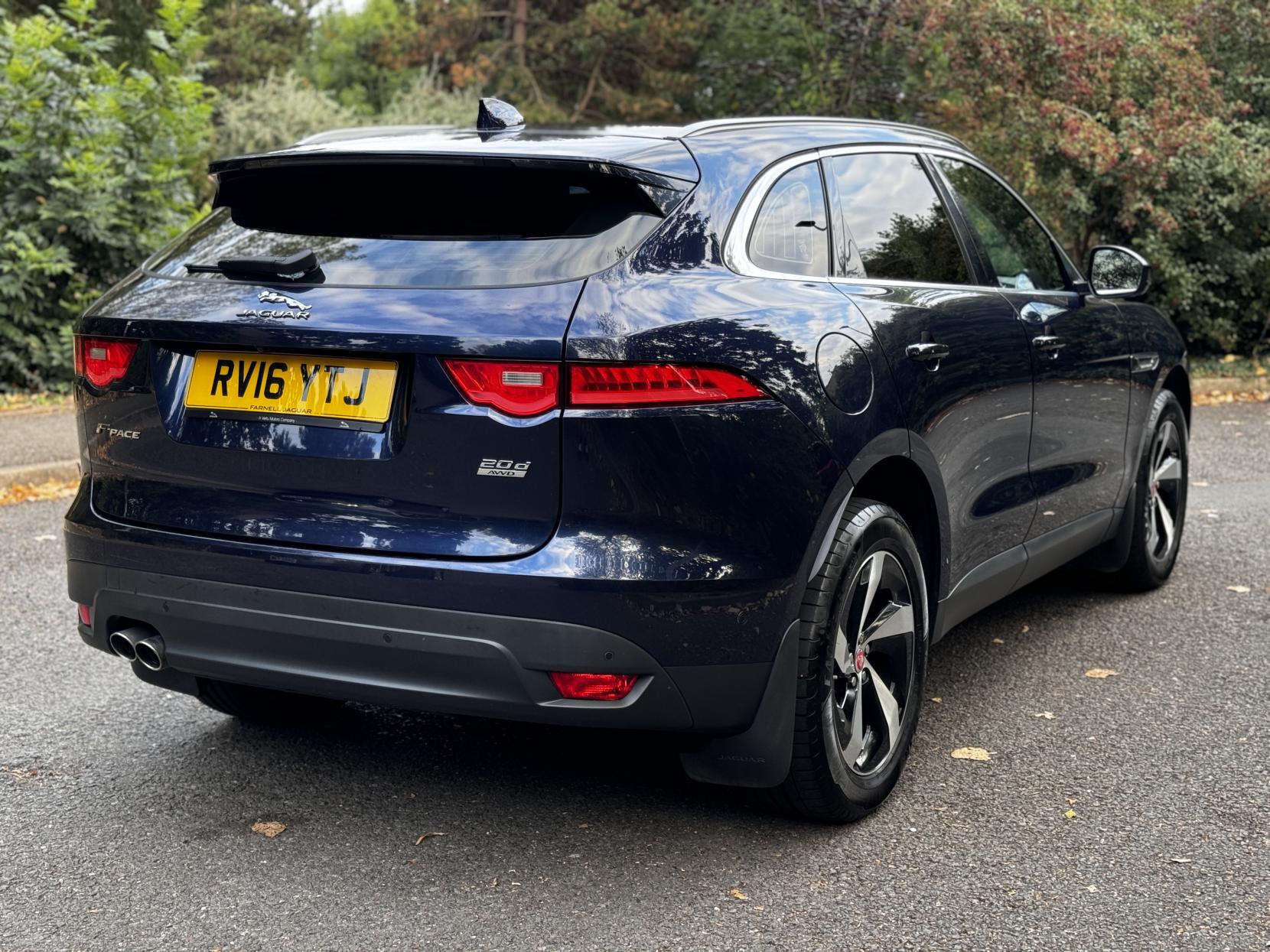 Jaguar F-PACE 2.0 D180 Portfolio SUV 5dr Diesel Auto AWD Euro 6 (s/s) (180 ps)