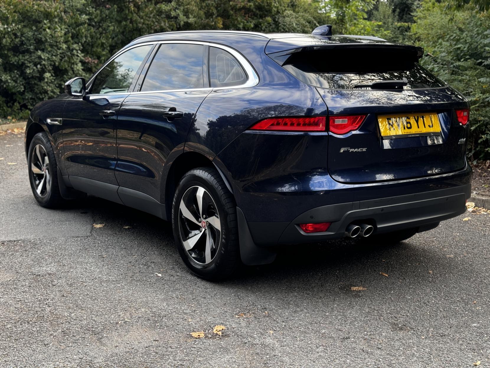 Jaguar F-PACE 2.0 D180 Portfolio SUV 5dr Diesel Auto AWD Euro 6 (s/s) (180 ps)