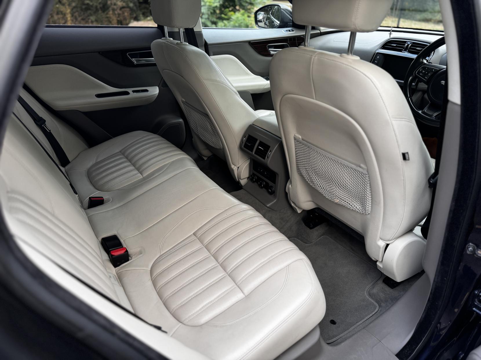 Jaguar F-PACE 2.0 D180 Portfolio SUV 5dr Diesel Auto AWD Euro 6 (s/s) (180 ps)