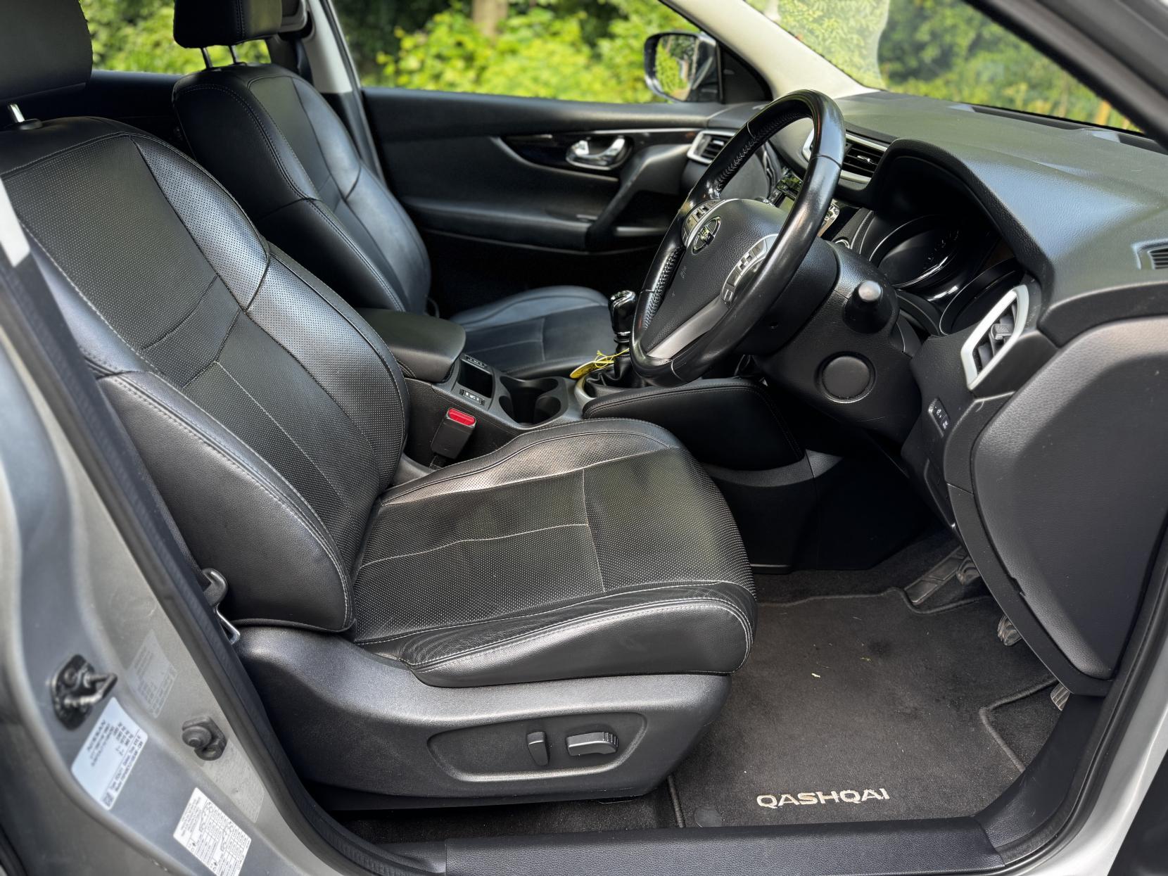 Nissan Qashqai 1.6 DIG-T Tekna SUV 5dr Petrol Manual 2WD Euro 6 (s/s) (163 ps)