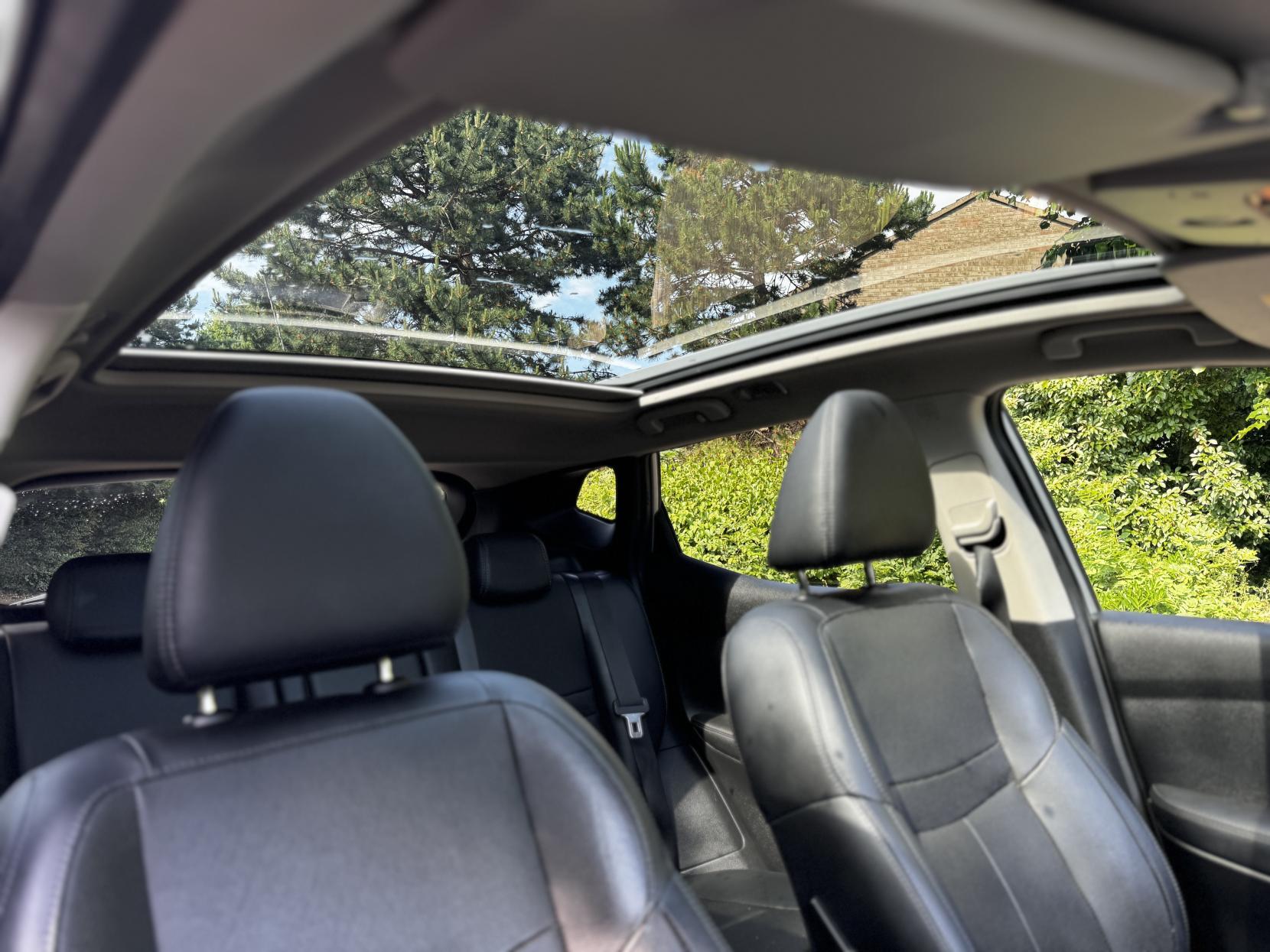 Nissan Qashqai 1.6 DIG-T Tekna SUV 5dr Petrol Manual 2WD Euro 6 (s/s) (163 ps)