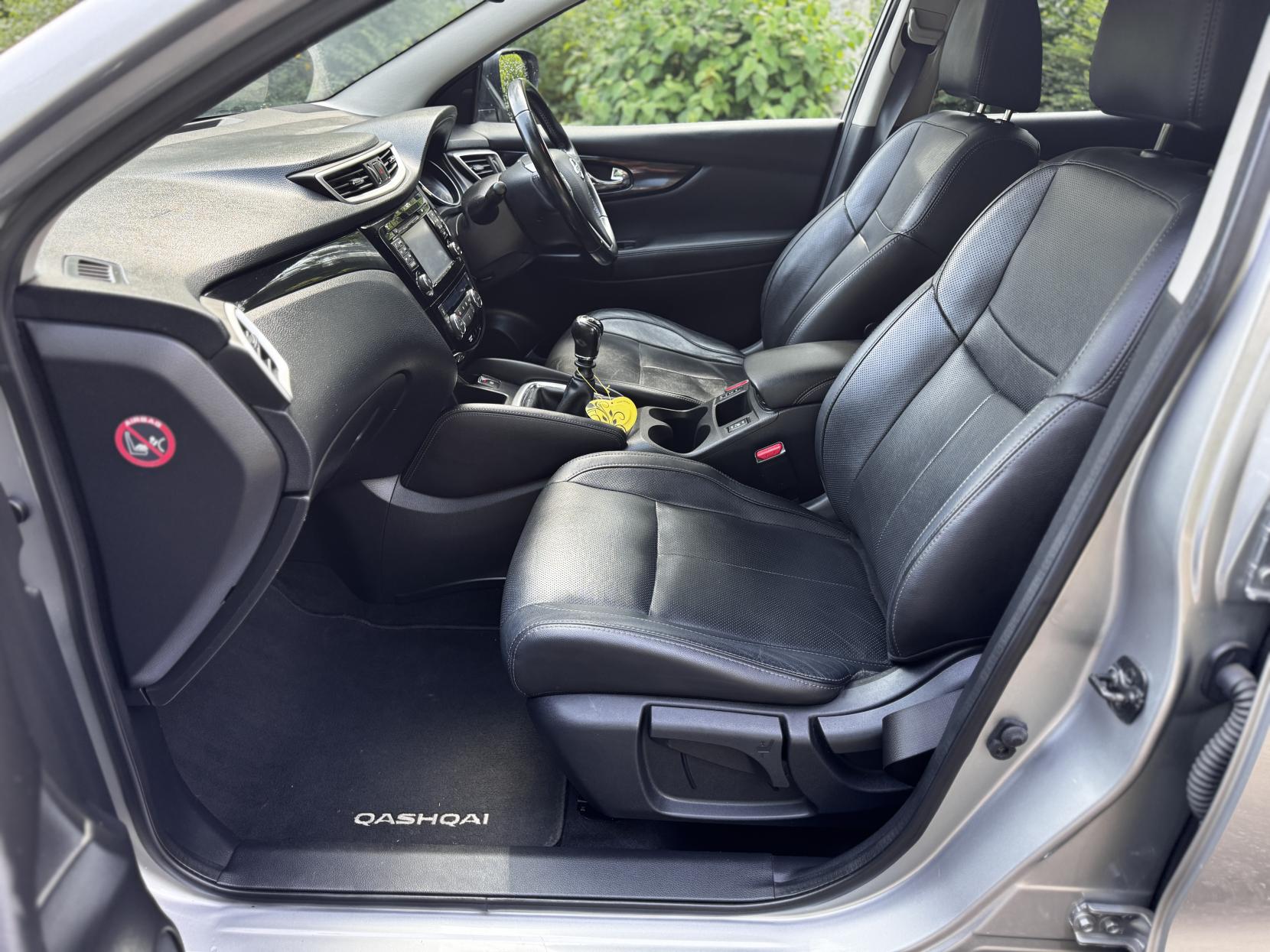 Nissan Qashqai 1.6 DIG-T Tekna SUV 5dr Petrol Manual 2WD Euro 6 (s/s) (163 ps)