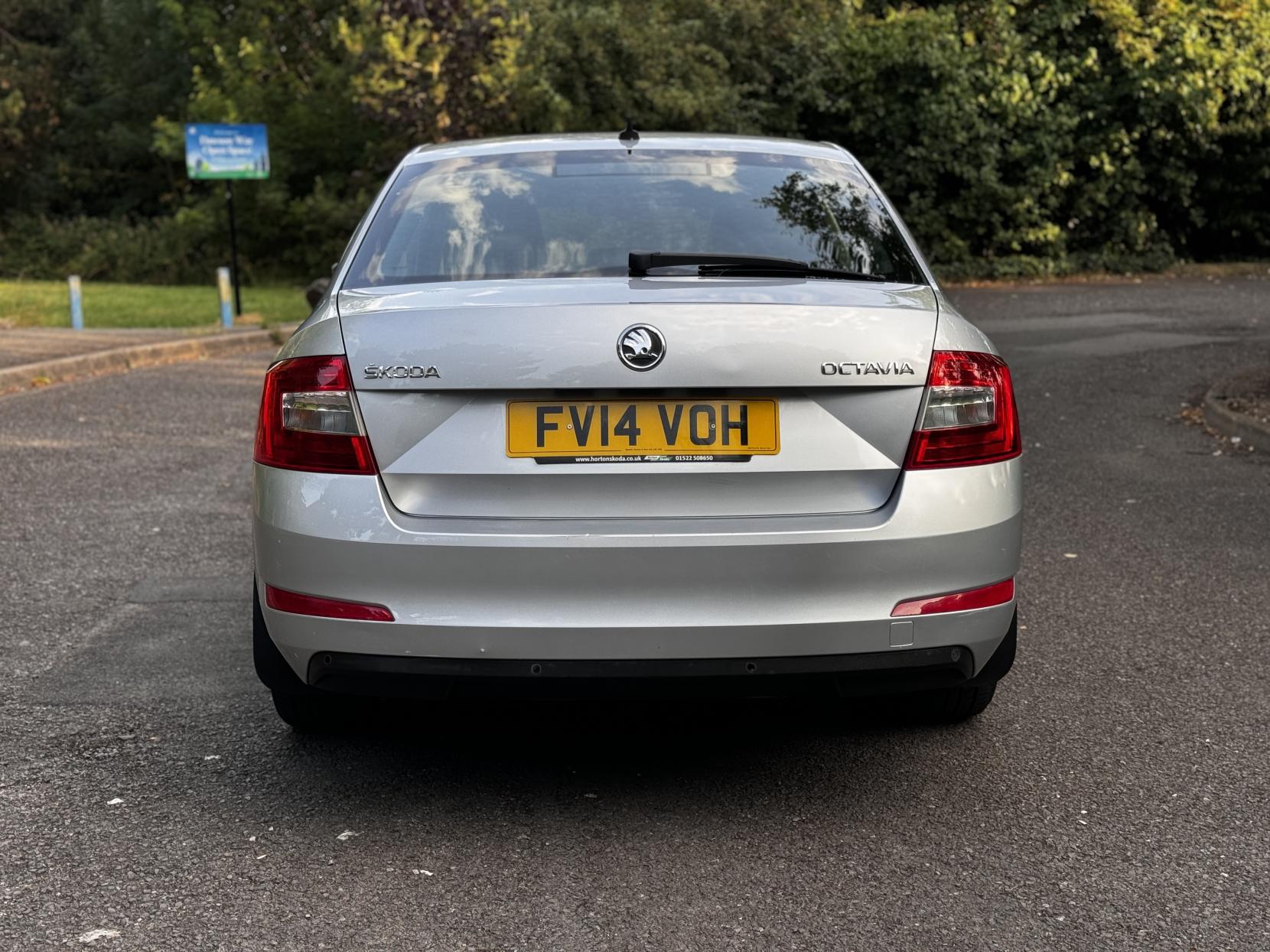 Skoda Octavia 2.0 TDI Elegance Hatchback 5dr Diesel DSG Euro 5 (s/s) (150 ps)
