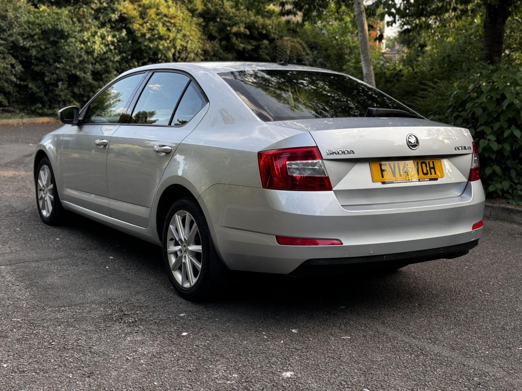 Skoda Octavia 2.0 TDI Elegance Hatchback 5dr Diesel DSG Euro 5 (s/s) (150 ps)