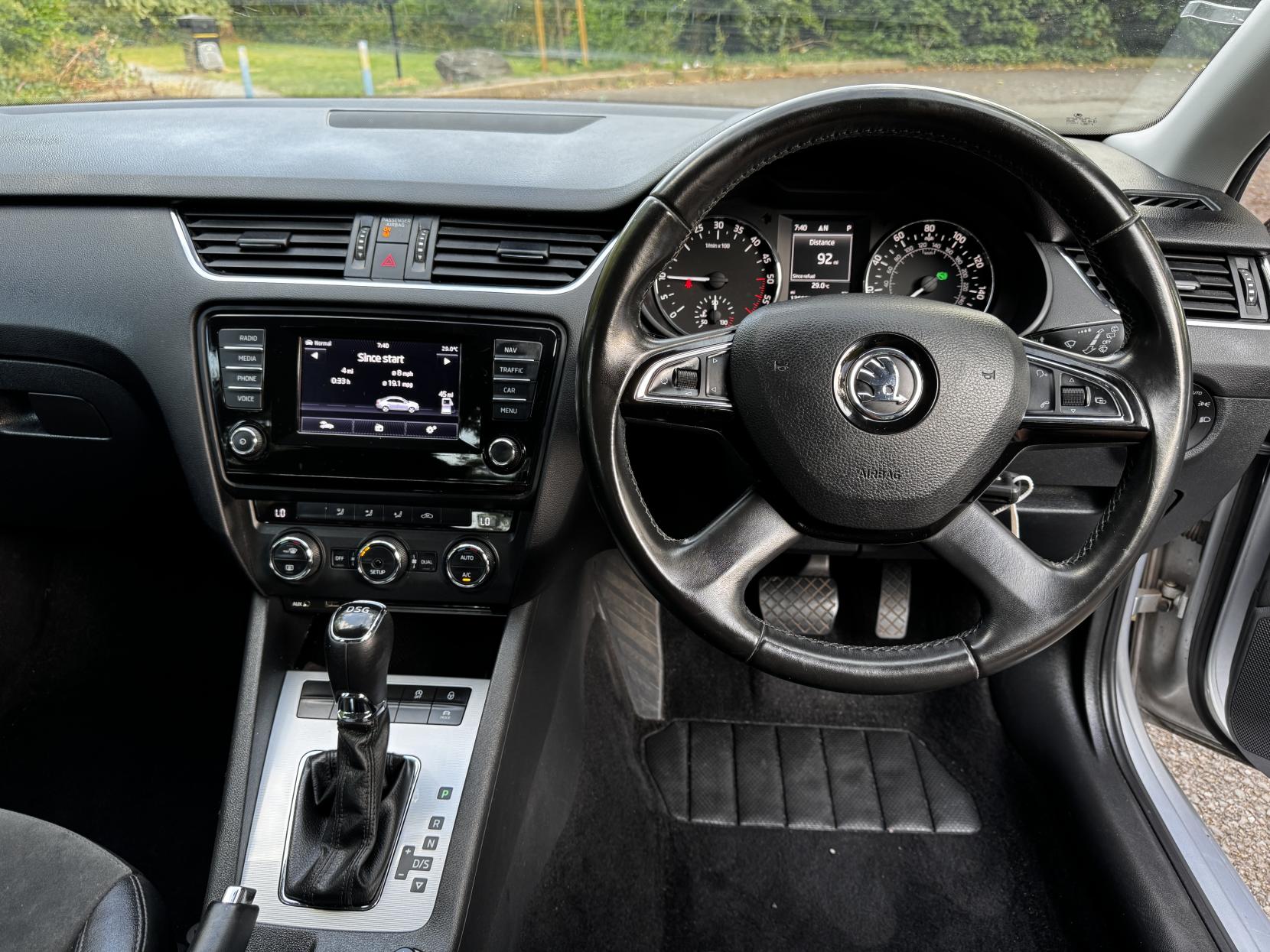 Skoda Octavia 2.0 TDI Elegance Hatchback 5dr Diesel DSG Euro 5 (s/s) (150 ps)