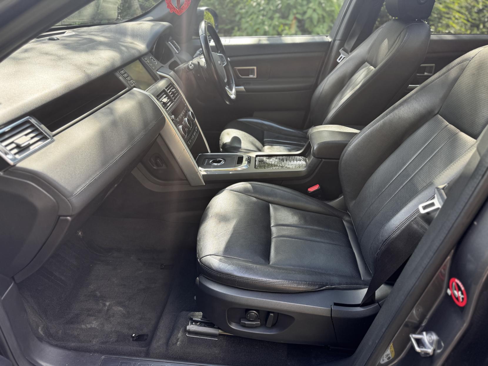 Land Rover Discovery Sport 2.0 TD4 HSE Black SUV 5dr Diesel Auto 4WD Euro 6 (s/s) (180 ps)
