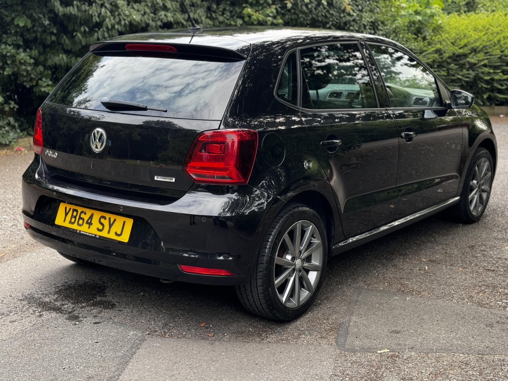 Volkswagen Polo 1.0 BlueMotion Tech SE Design Hatchback 5dr Petrol Manual Euro 6 (s/s) (60 ps)