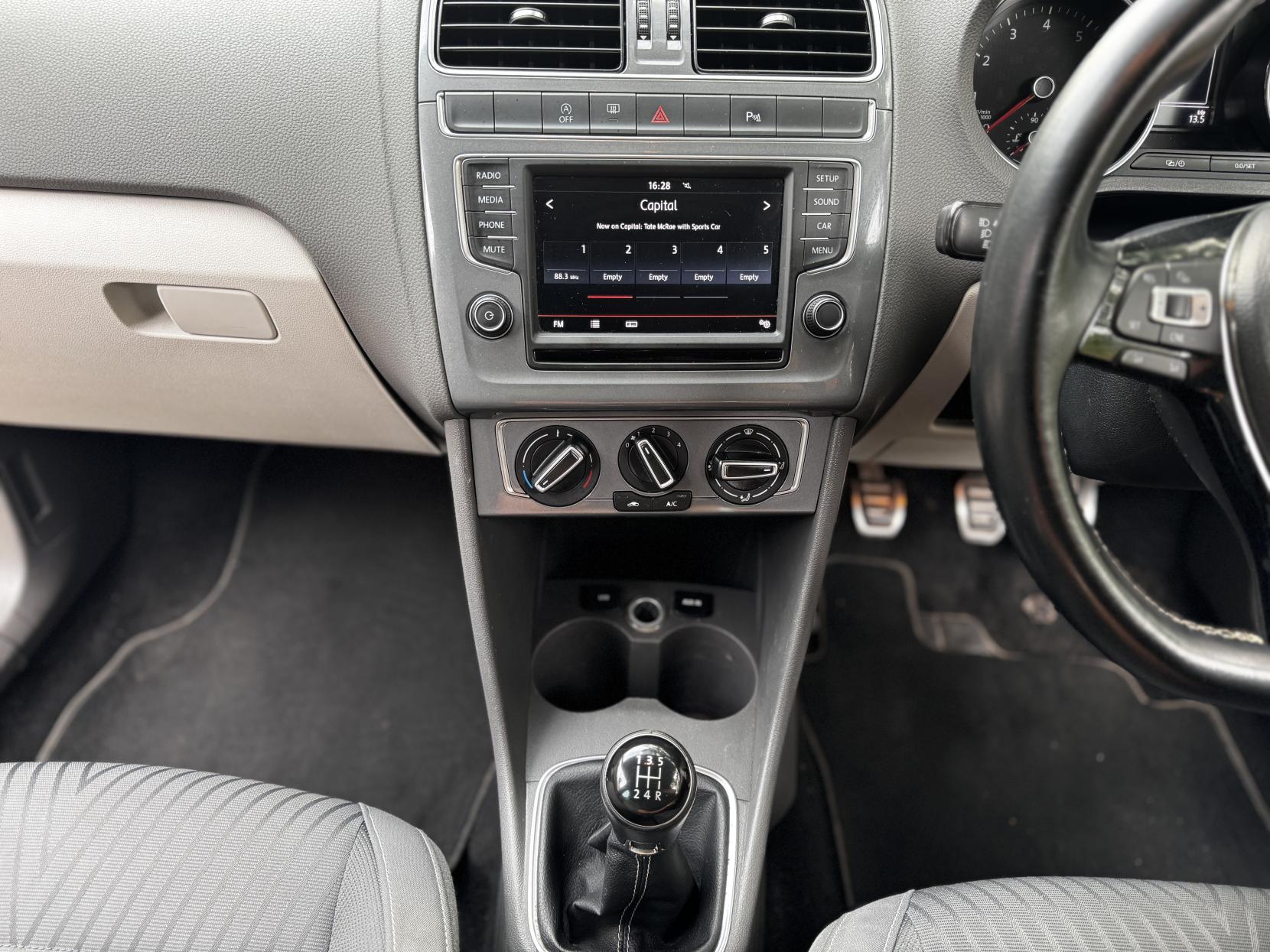 Volkswagen Polo 1.0 BlueMotion Tech SE Design Hatchback 5dr Petrol Manual Euro 6 (s/s) (60 ps)