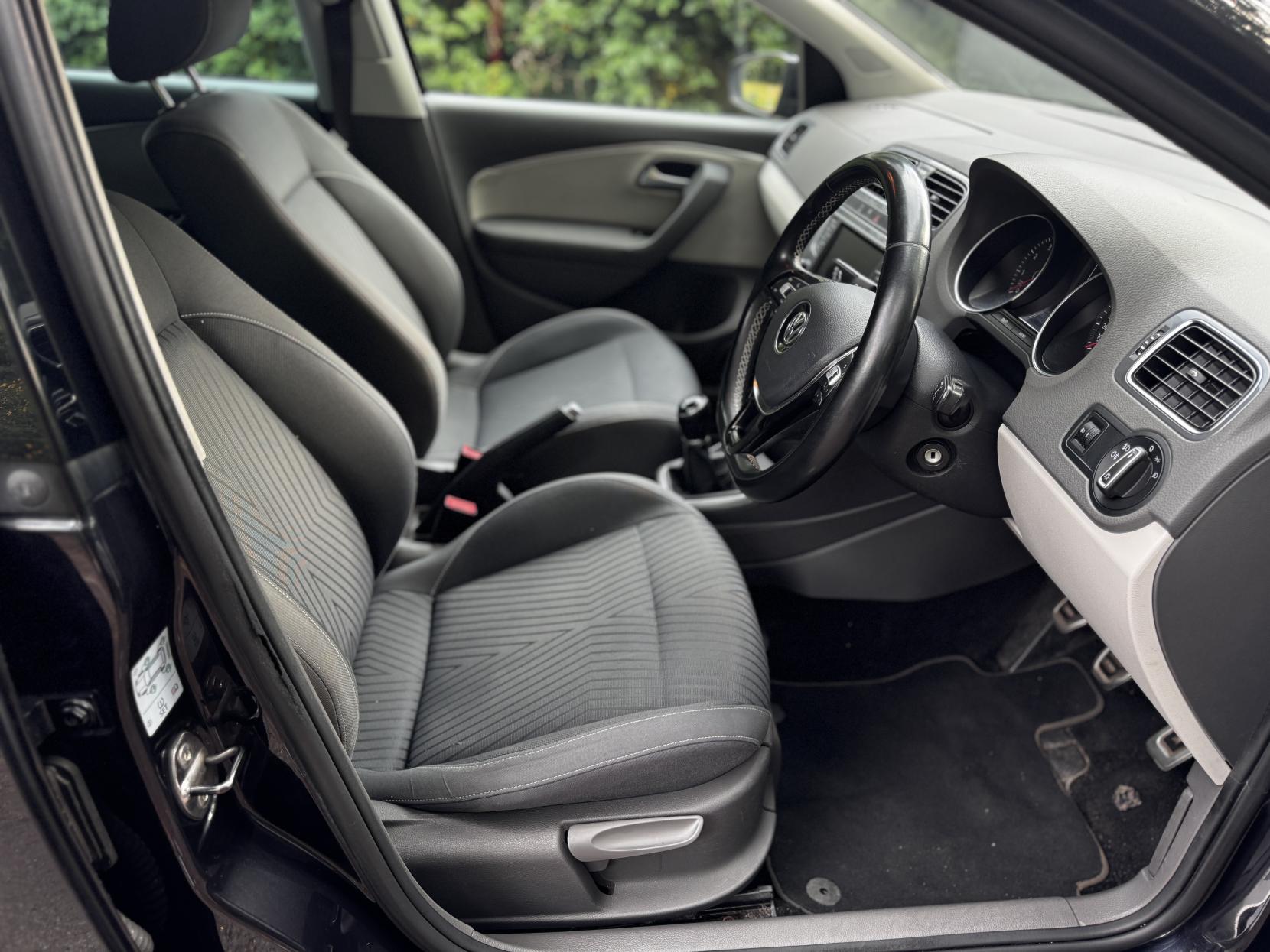 Volkswagen Polo 1.0 BlueMotion Tech SE Design Hatchback 5dr Petrol Manual Euro 6 (s/s) (60 ps)