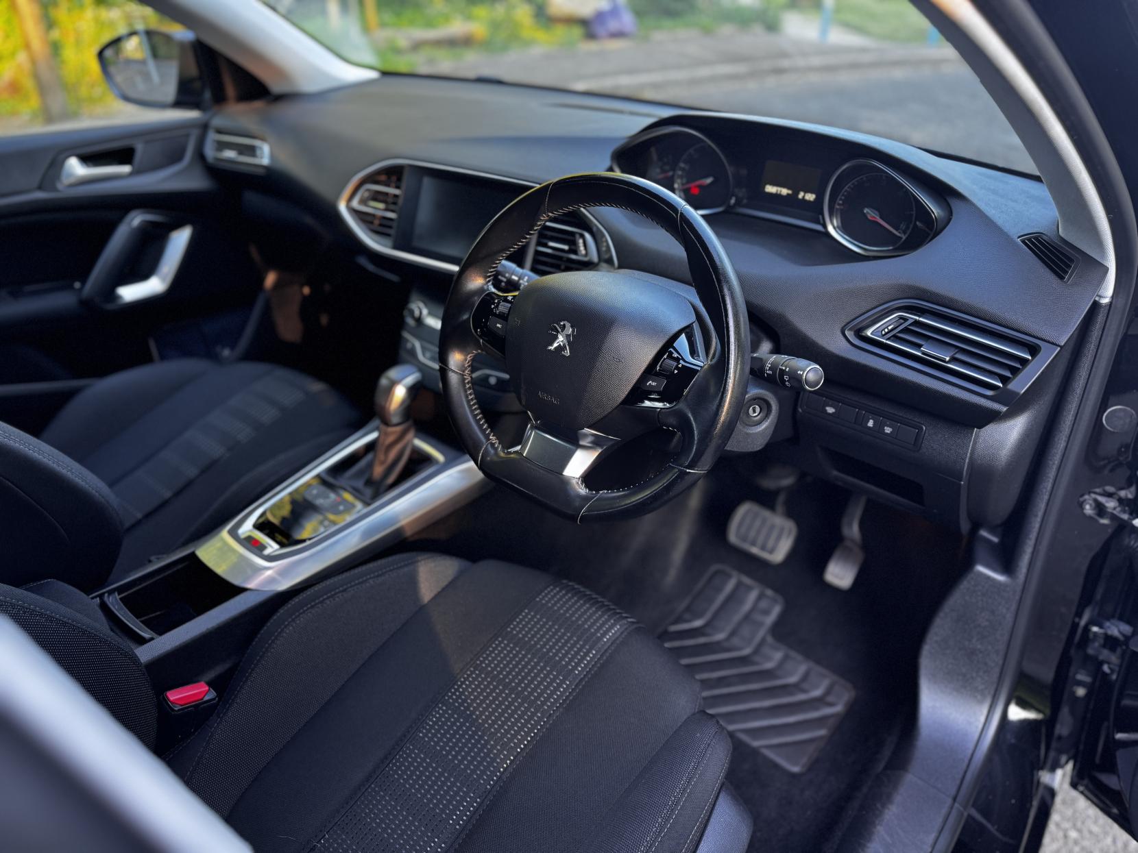 Peugeot 308 1.6 BlueHDi Allure Hatchback 5dr Diesel EAT Euro 6 (s/s) (120 ps)