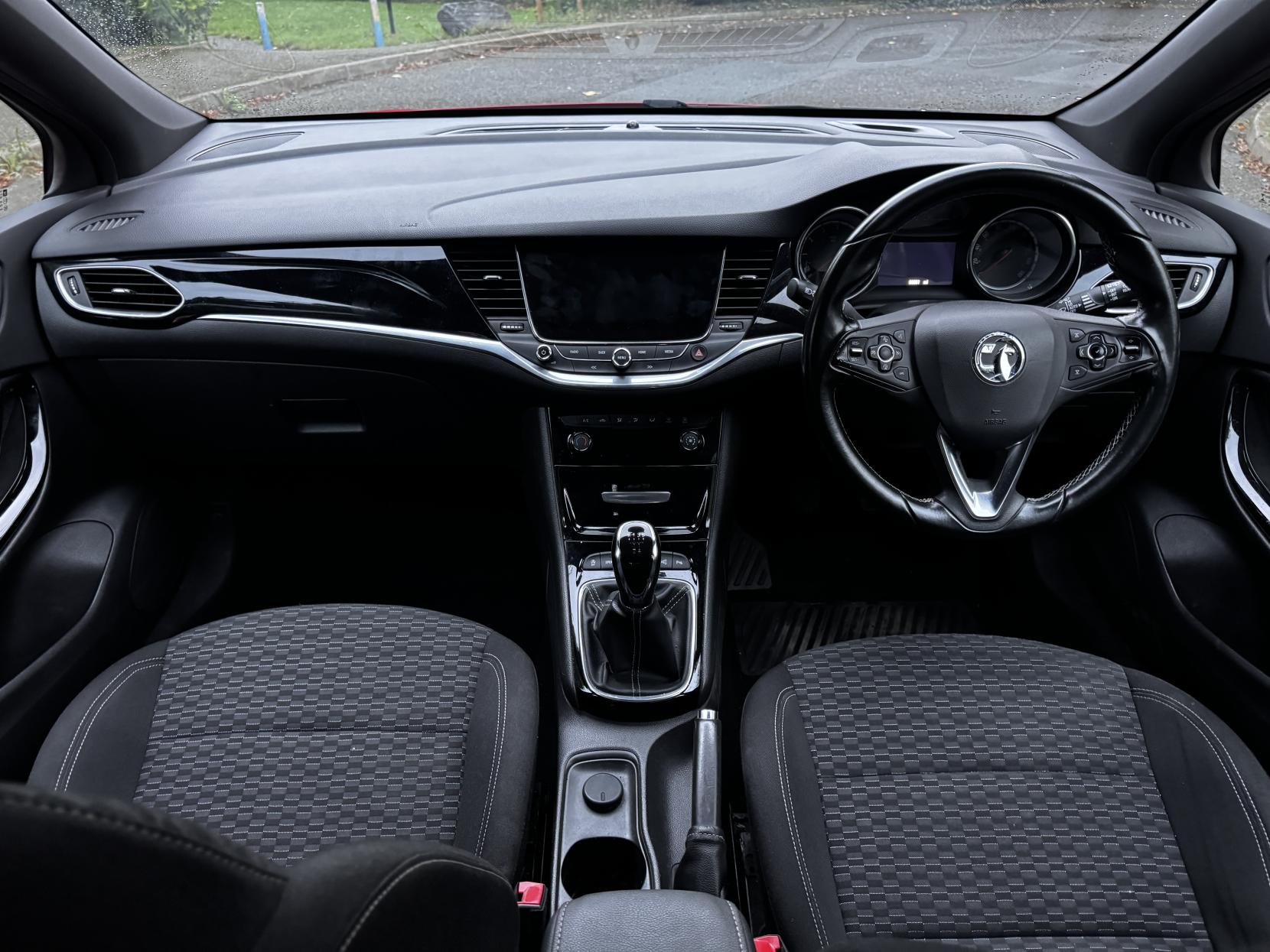 Vauxhall Astra 1.0i Turbo ecoFLEX SRi Nav Hatchback 5dr Petrol Manual Euro 6 (s/s) (105 ps)