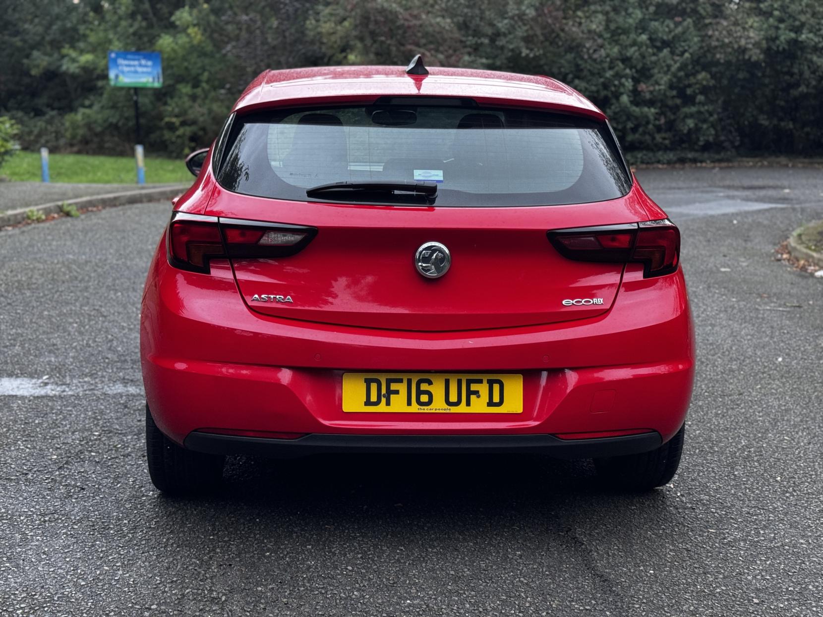 Vauxhall Astra 1.0i Turbo ecoFLEX SRi Nav Hatchback 5dr Petrol Manual Euro 6 (s/s) (105 ps)