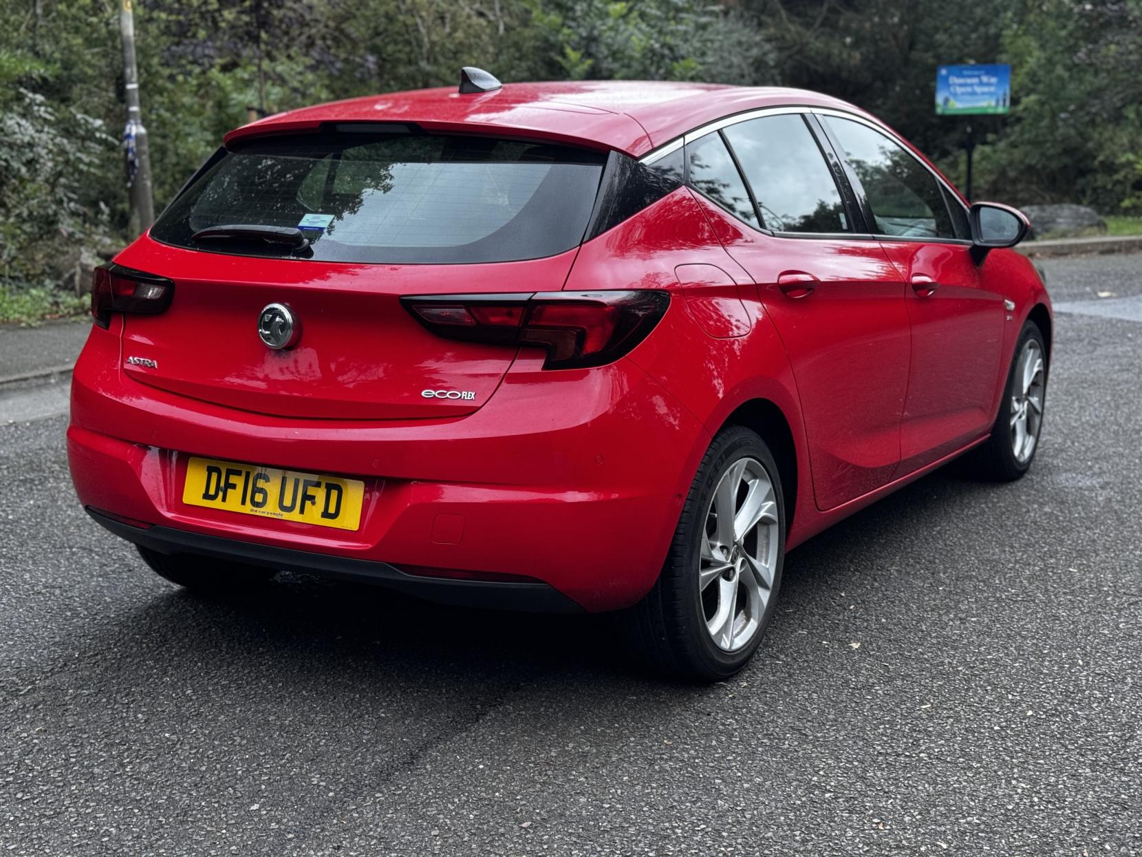 Vauxhall Astra 1.0i Turbo ecoFLEX SRi Nav Hatchback 5dr Petrol Manual Euro 6 (s/s) (105 ps)